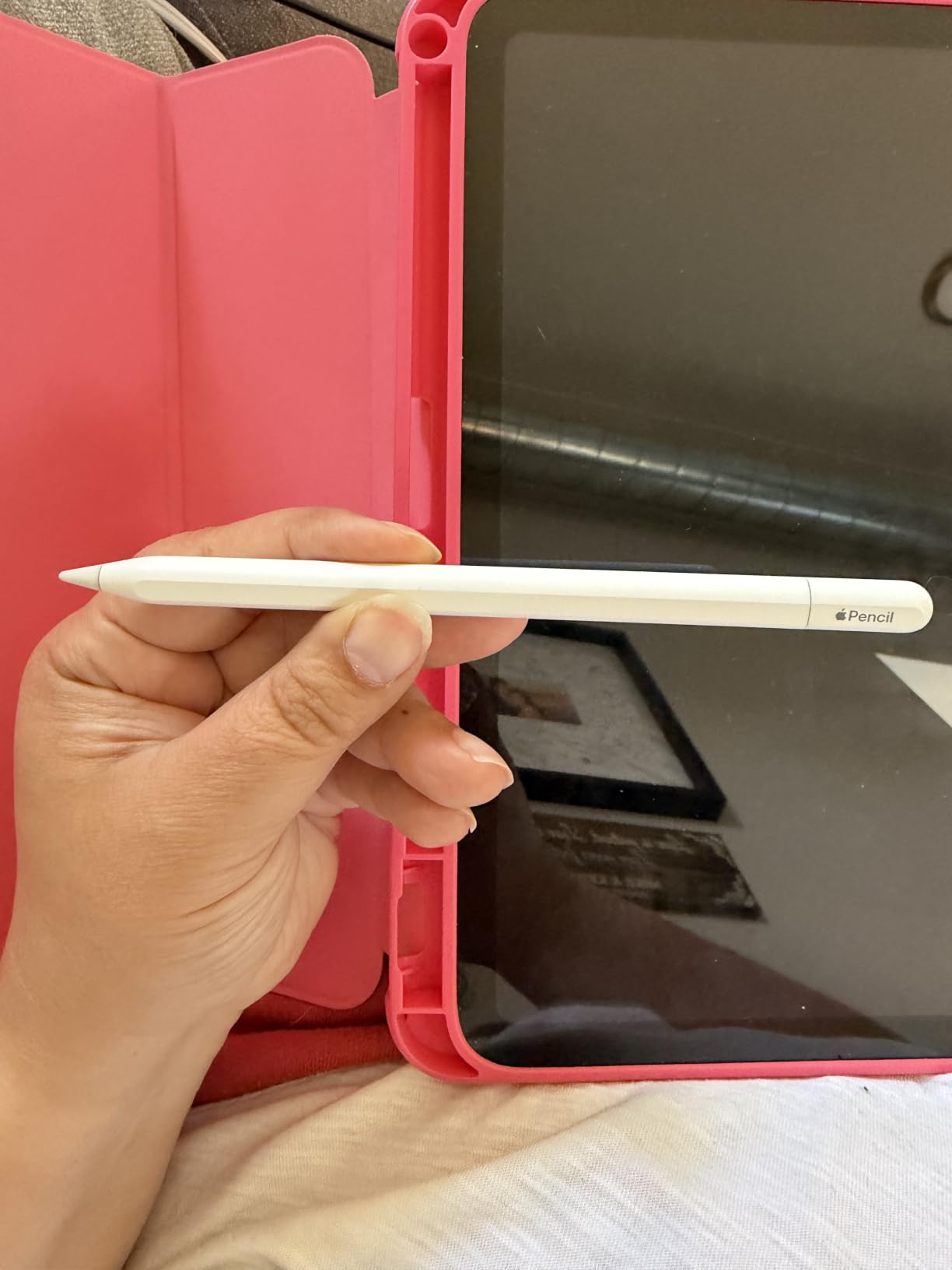 Apple Pencil (USB-C): Pixel-Perfect Precision, Tilt Sensitivity, Perfect for Note-Taking, Drawing, and Signing Documents. Charges and Pairs with USB-C customer photo 1