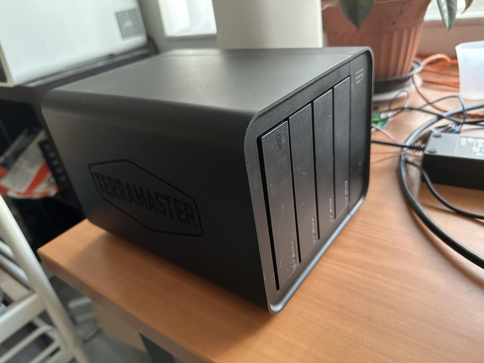 TERRAMASTER F4-424 Pro NAS Storage - 4Bay Core i3-N305 8-Core 8-Thread CPU, 32GB DDR5 RAM, 2.5GbE Port x 2, Network Attached Storage Peak Performance for Business (Diskless) Black customer photo 2