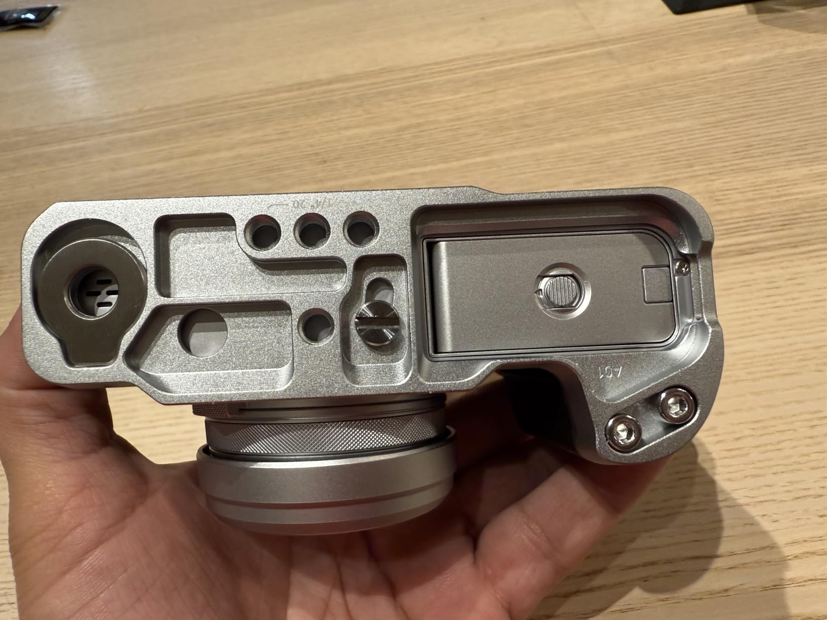 SmallRig X100VI / X100V Handgrip L-Shape Grip with Quick Release Plate for Arca, Lightweight Silicone Side Handle, Shutter Button and Hot Shoe Cover for FUJIFILM X100VI / X100V Cameras (Silver) - 4555 customer photo 1