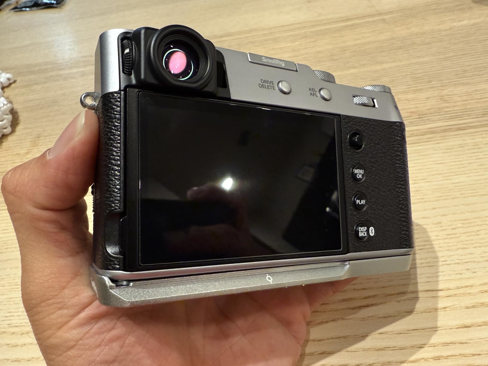 SmallRig X100VI / X100V Handgrip L-Shape Grip with Quick Release Plate for Arca, Lightweight Silicone Side Handle, Shutter Button and Hot Shoe Cover for FUJIFILM X100VI / X100V Cameras (Silver) - 4555 customer photo 2