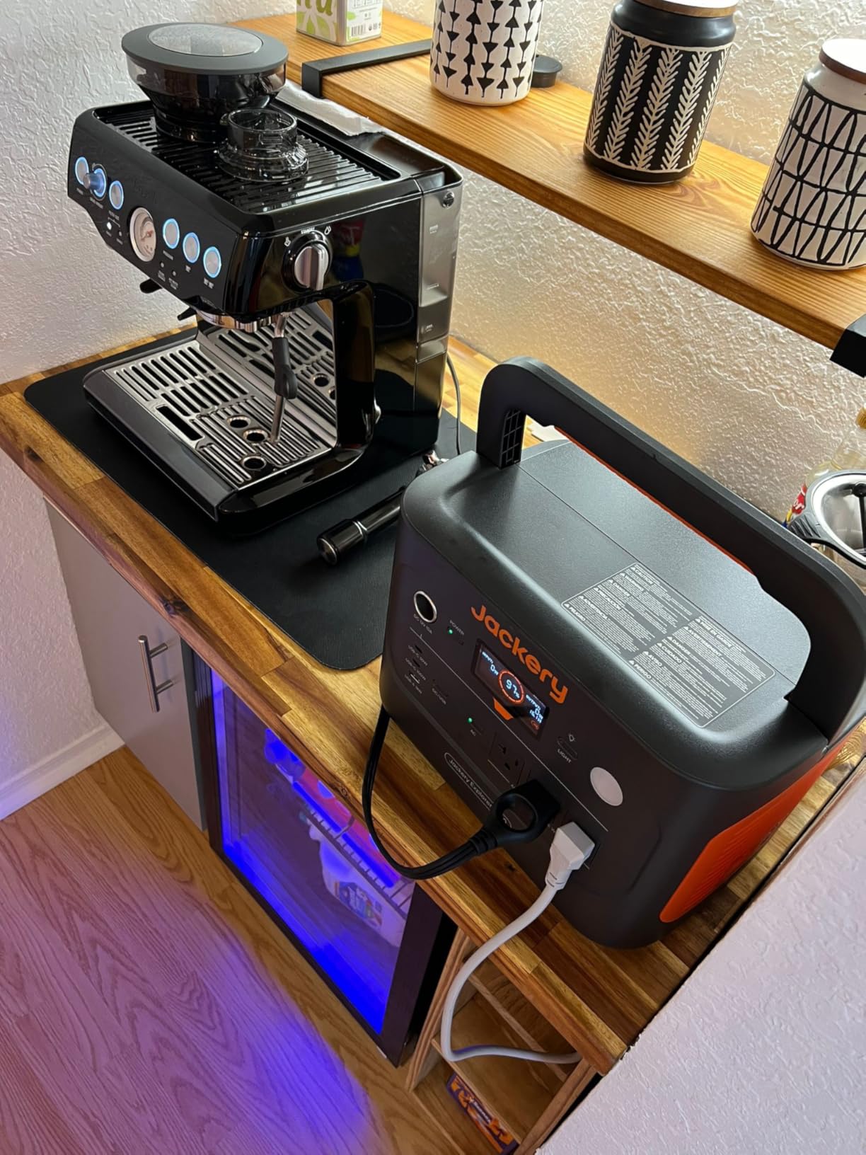 Jackery Explorer 1000 v2 Portable Power Station,1070Wh,1500W customer photo 1