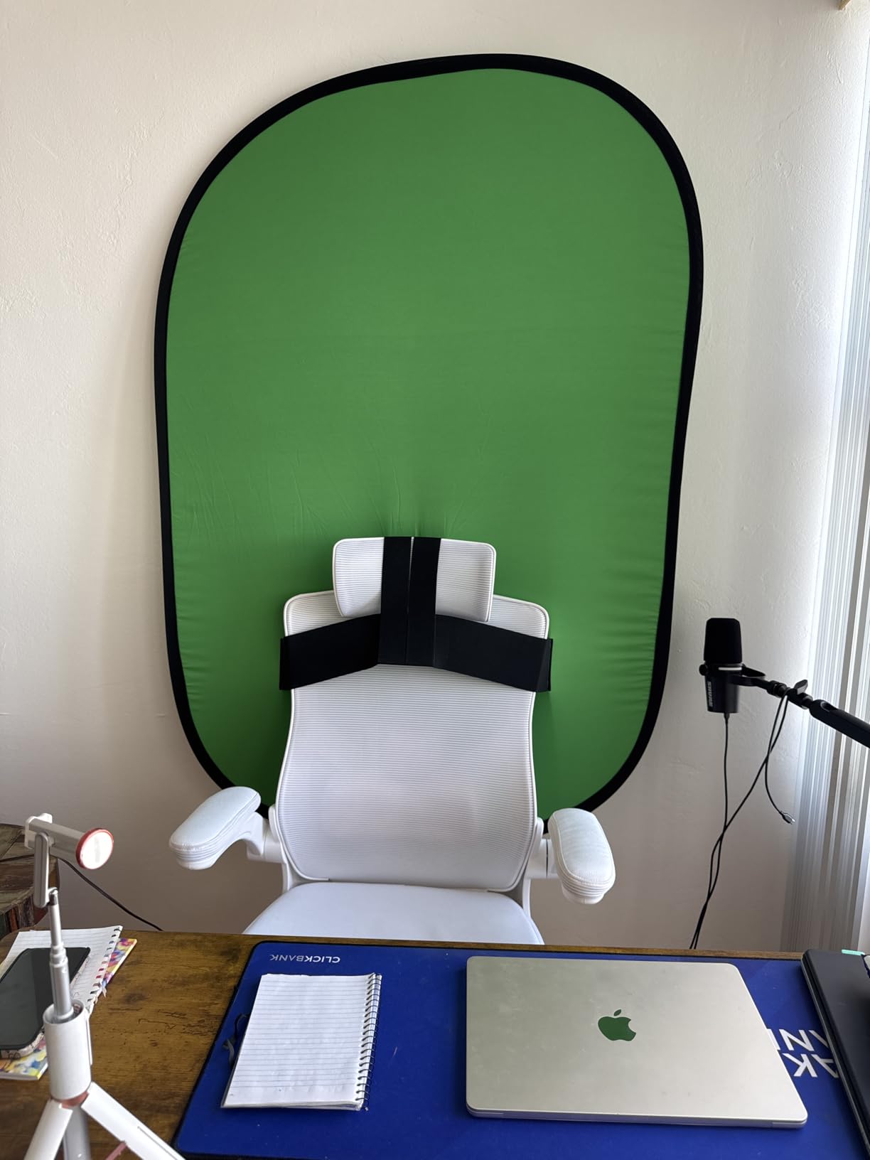 Green Screen Backdrop, 58in Portable Green Screen Chair with Stand Double Sided Foldable Green Background, Chroma Key, for Photography Streaming Gaming Photo Zoom Video Chats and Meeting customer photo 1