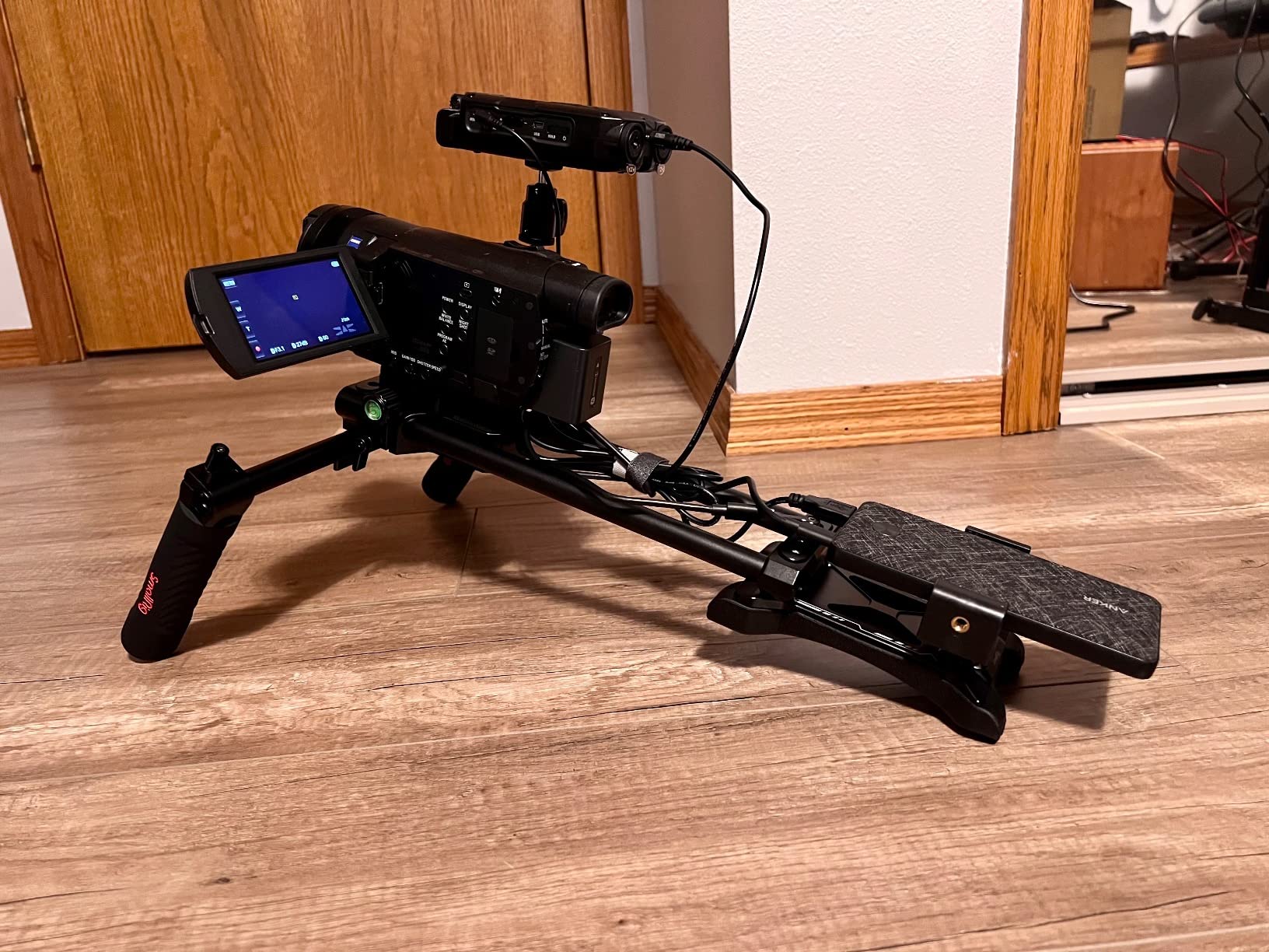 SmallRig Classic Shoulder Rig Kit, Lightweight & Portable (2.98 lb), Dual Handles 15mm Rods, Shoulder Mount Video Rig with Quick Release for Arca, for SmallRig Follow Focus, for DSLR, for Filmmaking customer photo 2