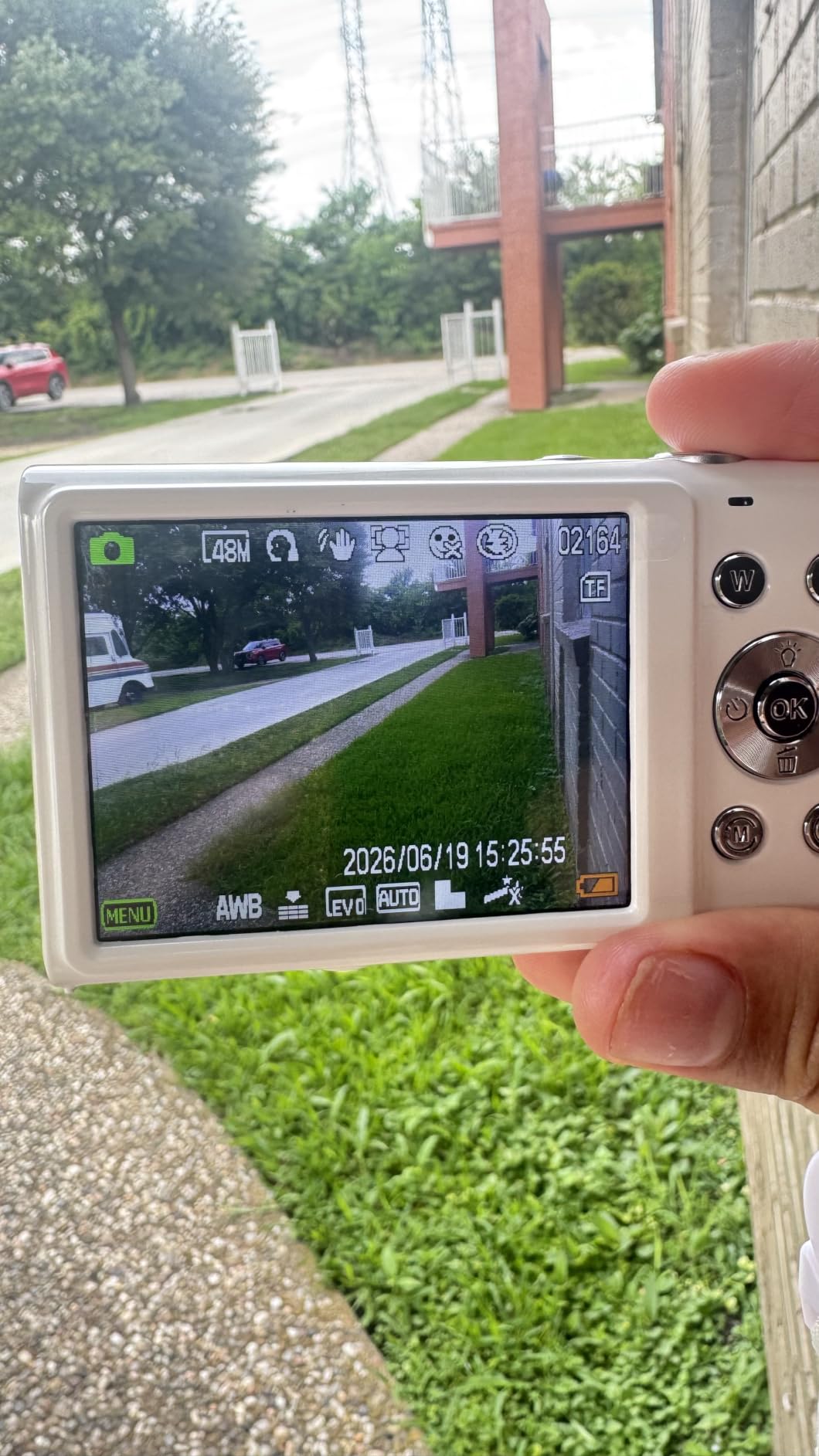 Digital Camera, Autofocus 4K Vlogging Camera for Photography with 32GB Card, 48MP Portable Compact Point and Shoot Digital Camera for Teens Adult Beginner with 16X Zoom, Anti-Shake, 2 Batteries (White) customer photo 1