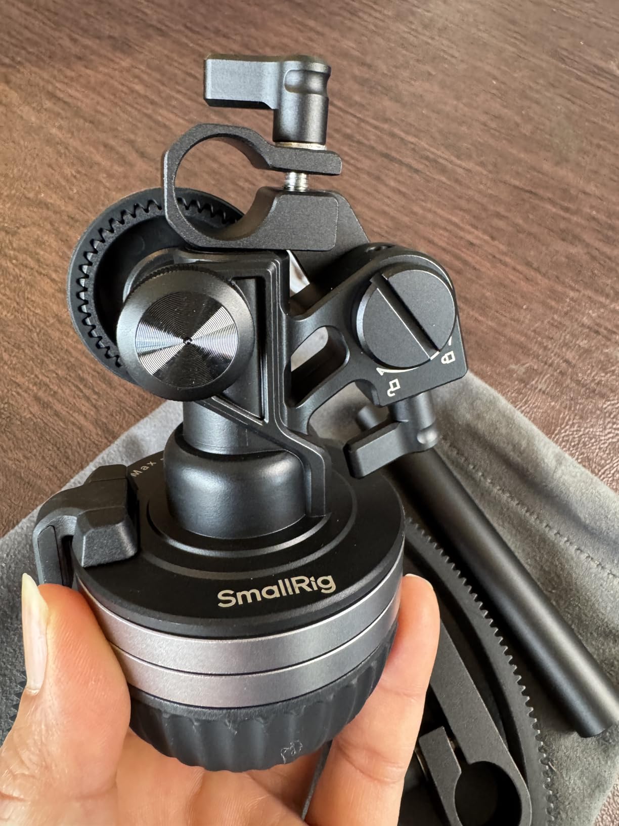 SmallRig Follow Focus F50 with Stepless Dynamic Damping Lever Adjustment and A/B Stops, Including 15mm Rod & Rod Clamp, for DSLR, for Sony FE/FE C, for Canon customer photo 1
