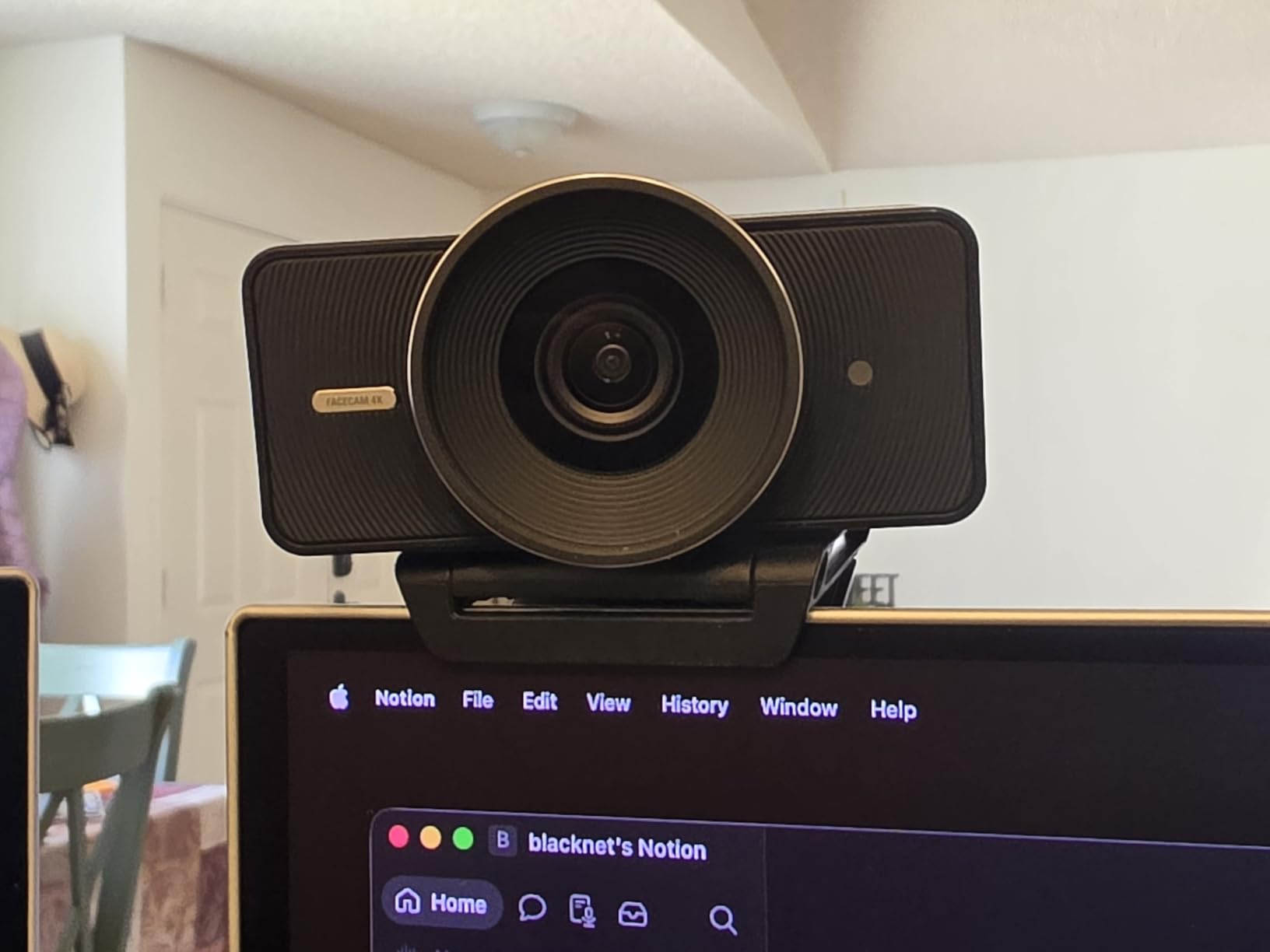 Elgato Facecam 4K - 4K60 Studio Webcam, DSLR-Like Control, Sony STARVIS 2 Sensor, 49mm Lens Filter Support, Uncompressed Video, HDR, USB-C customer photo 1