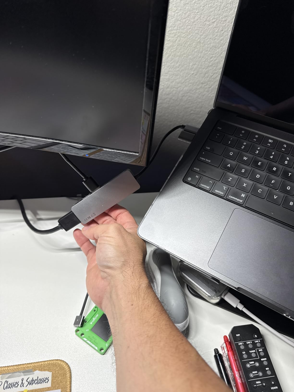 UGREEN HDMI KVM Switch 2 Monitors 2 Computers 4K@60Hz, with 4 USB 3.0 Ports | for 2 Computers Sharing 2 Monitors Keyboard Mouse Printer Webcam, with 4 HDMI + 2 USB Cables, Power Adapter and Controller customer photo 2