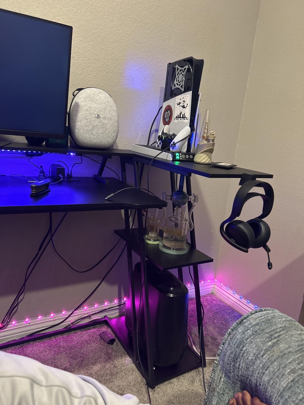 Korfile 40 Inch Gaming Desk with Power Outlet & LED Lights, L Shaped Computer Gaming Table with 3 Tiers Storage Shelves, Carbon Fiber Black customer photo 2