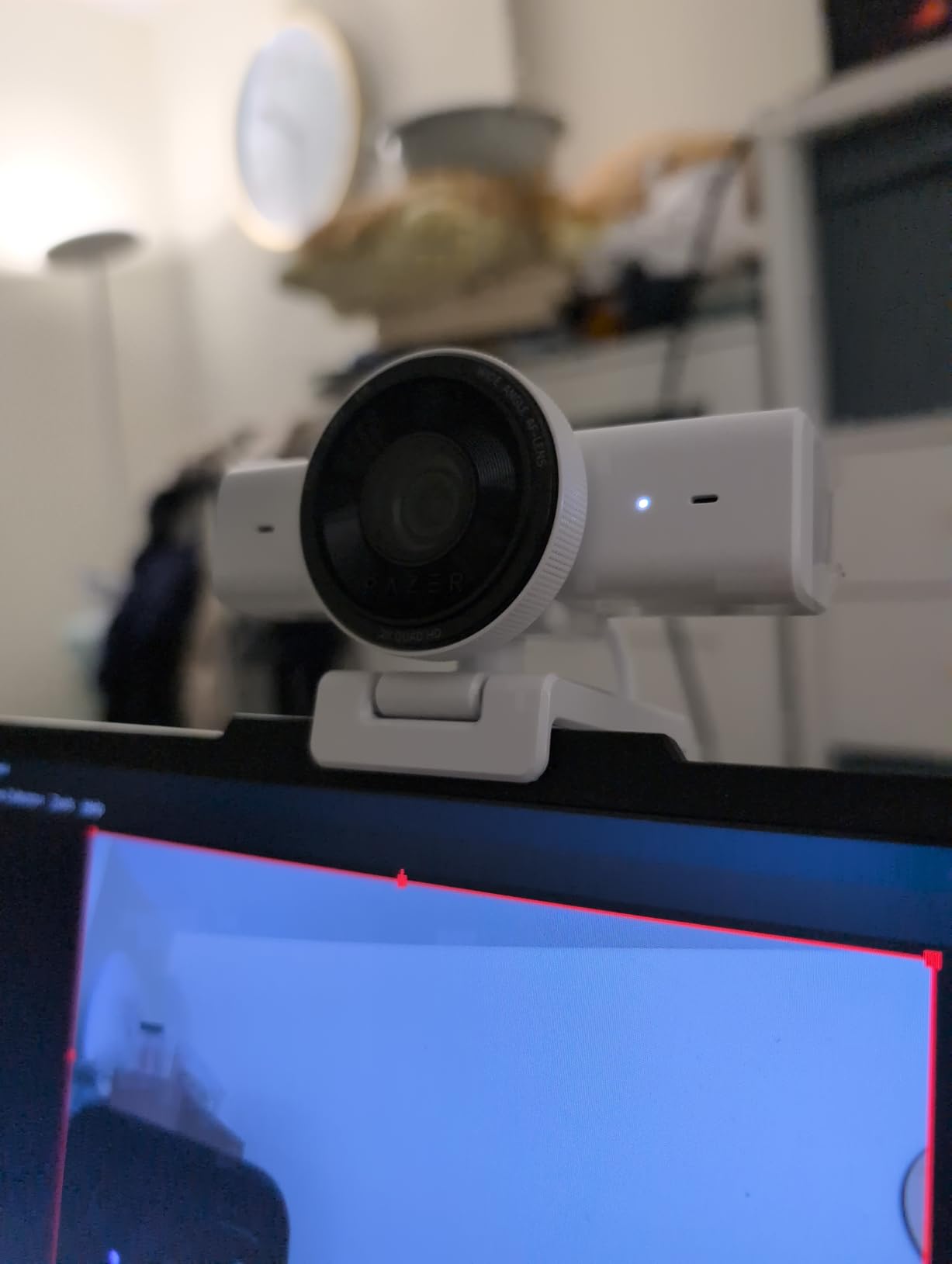Razer Kiyo V2 X Webcam for Streaming and Meetings, 1440p 60 FPS, AI Powered Auto-Framing, Ultrawide Angle Lens, Works with OBS customer photo 1