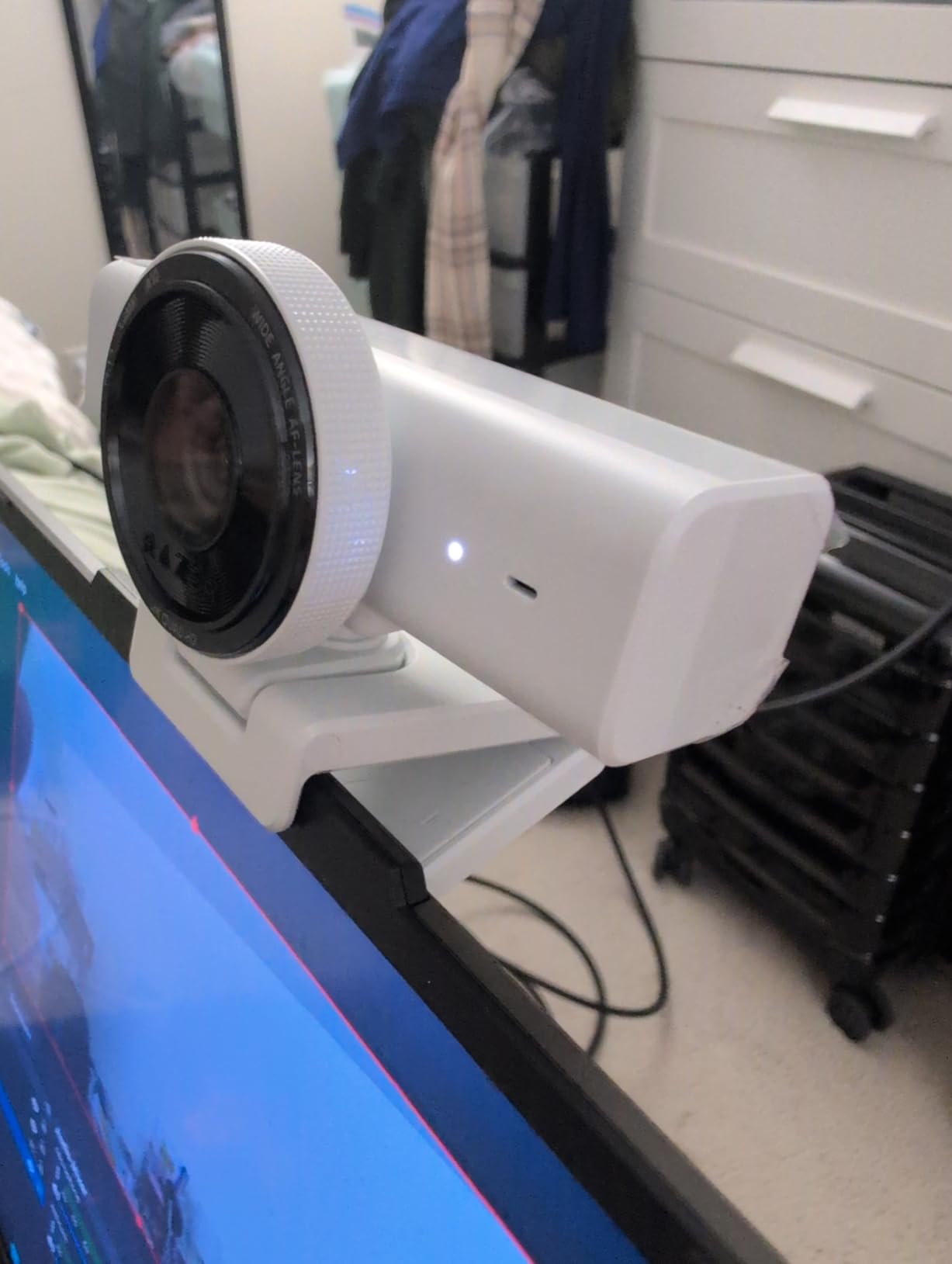 Razer Kiyo V2 X Webcam for Streaming and Meetings, 1440p 60 FPS, AI Powered Auto-Framing, Ultrawide Angle Lens, Works with OBS customer photo 2