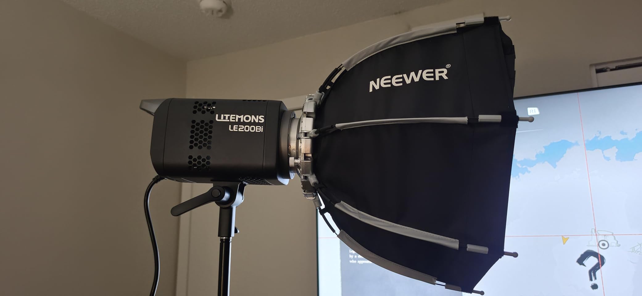 Godox Litemons LE200Bi 220W Bi-Color COB LED Video Light, Bowens Mount, 57700 Lux@1m, CRI/TLCI 98+, Professional Continuous Photography Lighting, APP DMX Control, Ultra Quiet customer photo 1