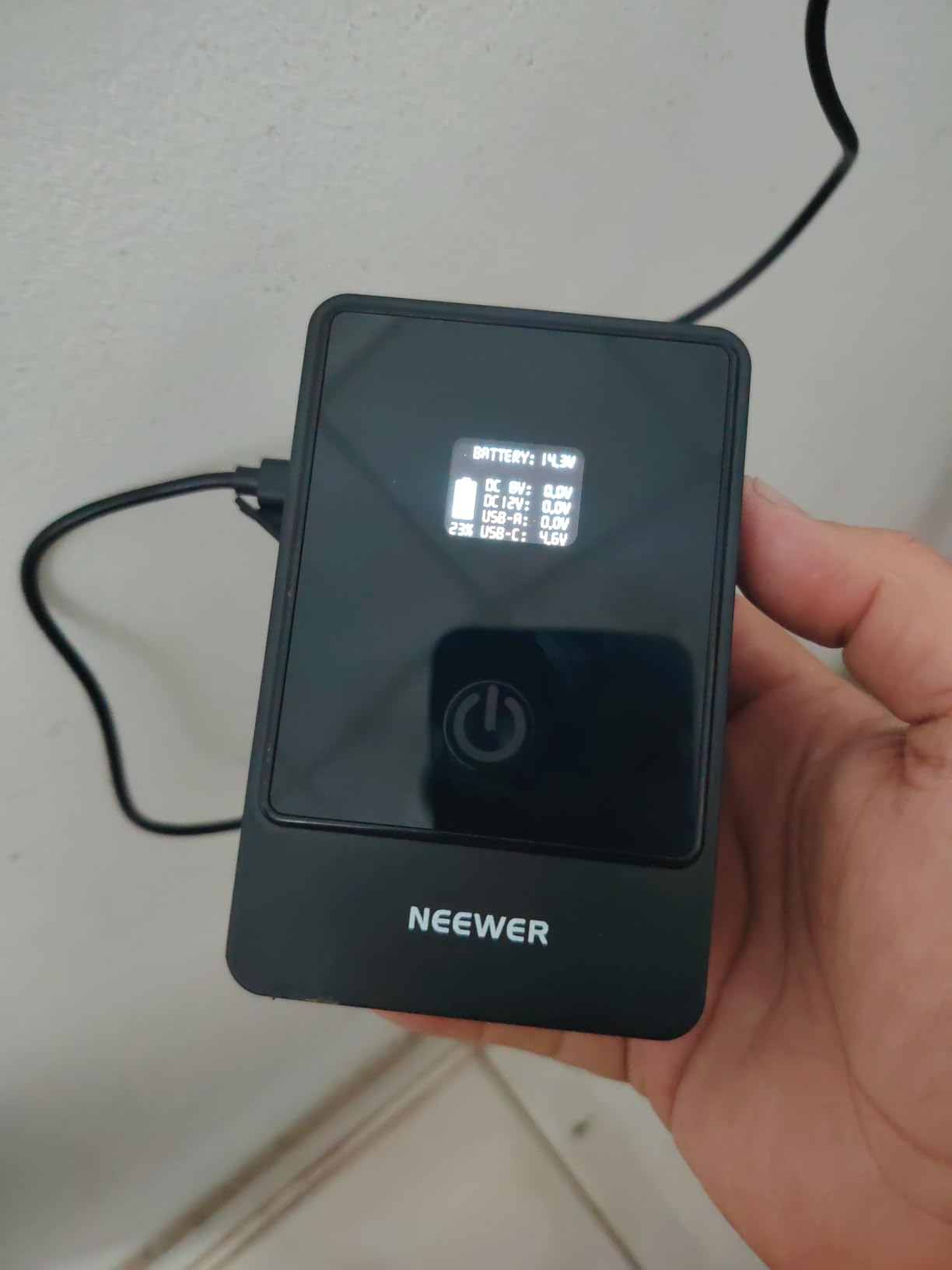 Neewer Mini V Mount Battery PS099F 6800mAh 99Wh, Two Way 100W USB C PD 3.0 Fast Charging, 2.5h Fully Charged, 6 Ports/OLED for Video Camera Camcorder Compatible with SmallRig BMPCC 4k 6k, Black customer photo 1