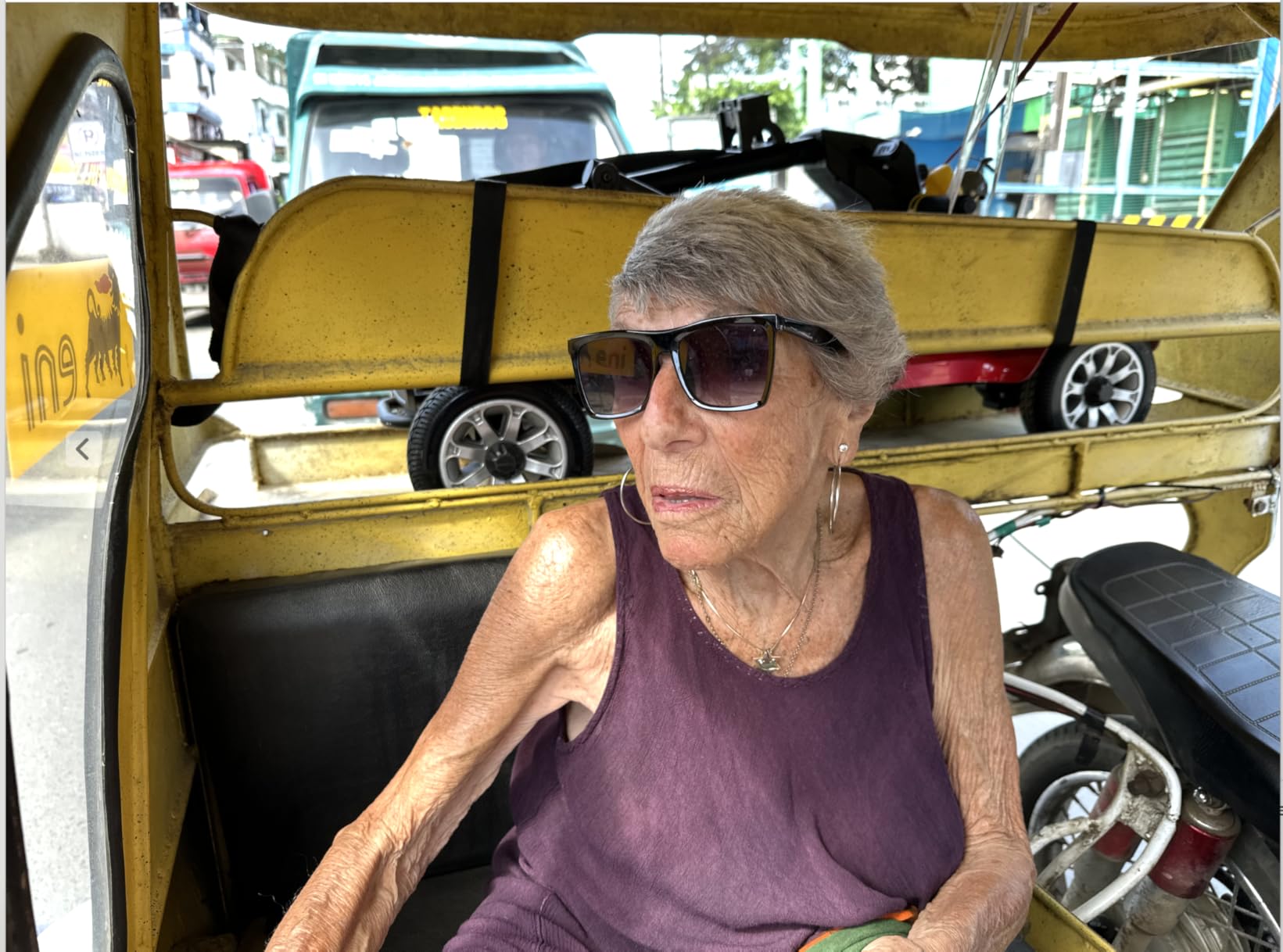 Aotedor Lightweight Mobility Scooter for Seniors, 36 lbs, 22-Mile Range customer photo 1