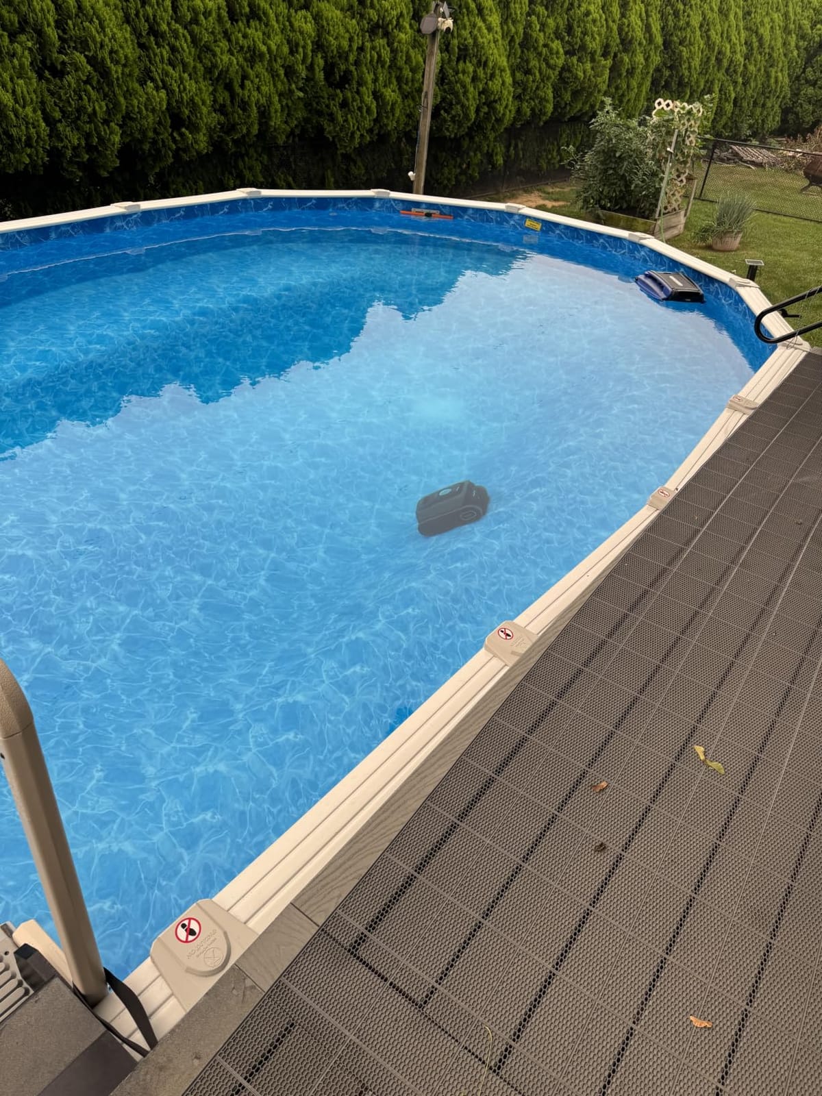 AIPER Scuba V3 AI Vision Cordless Robotic Pool Cleaner, Grey | Smart Waterline Parking, Wireless Charging Dock, Featherlight Design, 3μm MicroMesh Filter, Floor/Wall/Waterline Cleaning customer photo 1