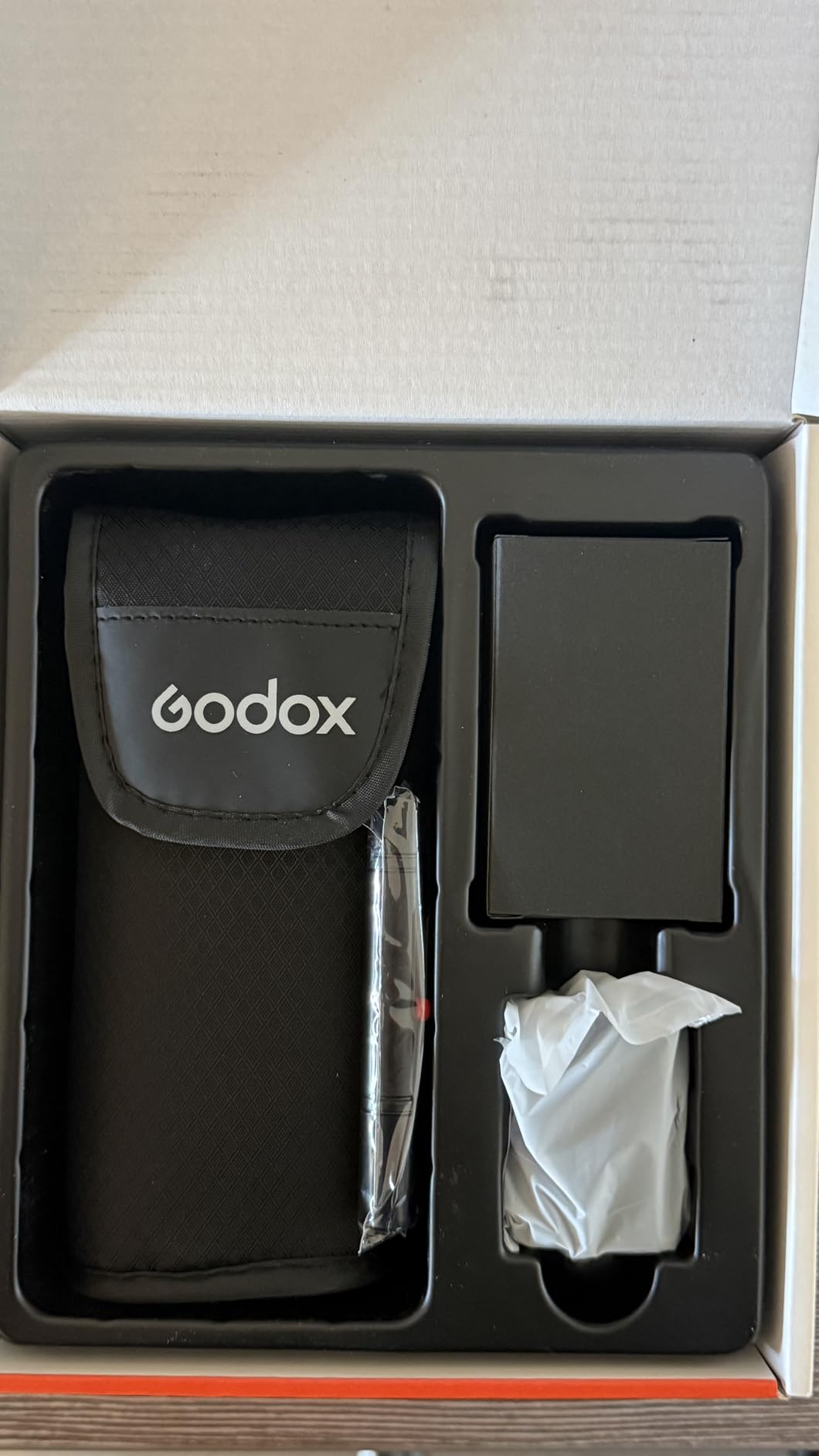 Godox V1 MID C for Canon 55W TTL Round Head Camera Flash, 1/8000s HSS, for wedding/event/portrait photographer, touchscreen, 650 flashes/charge, 1.7s recycle, 2200mAh, 24-105mm, 2.4G X System customer photo 2