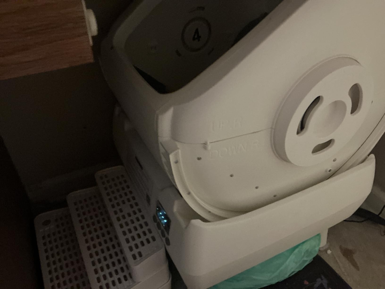 Automatic Cat Litter Box Self Cleaning - App Control, Cat Toilet Records, Suitable for Big Cats, Medium Cats, Kittens and Multi-Cat Families, Anti-Pinch, Low Noise【Assembly Required】- White customer photo 1