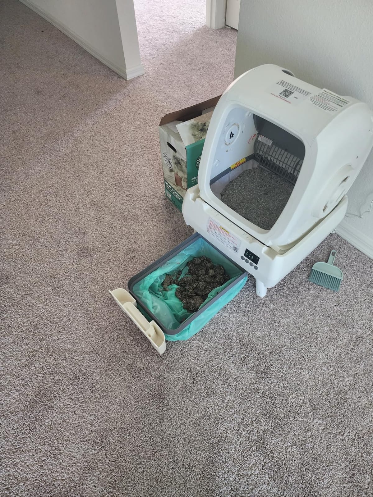 Automatic Cat Litter Box Self Cleaning - App Control, Cat Toilet Records, Suitable for Big Cats, Medium Cats, Kittens and Multi-Cat Families, Anti-Pinch, Low Noise【Assembly Required】- White customer photo 2
