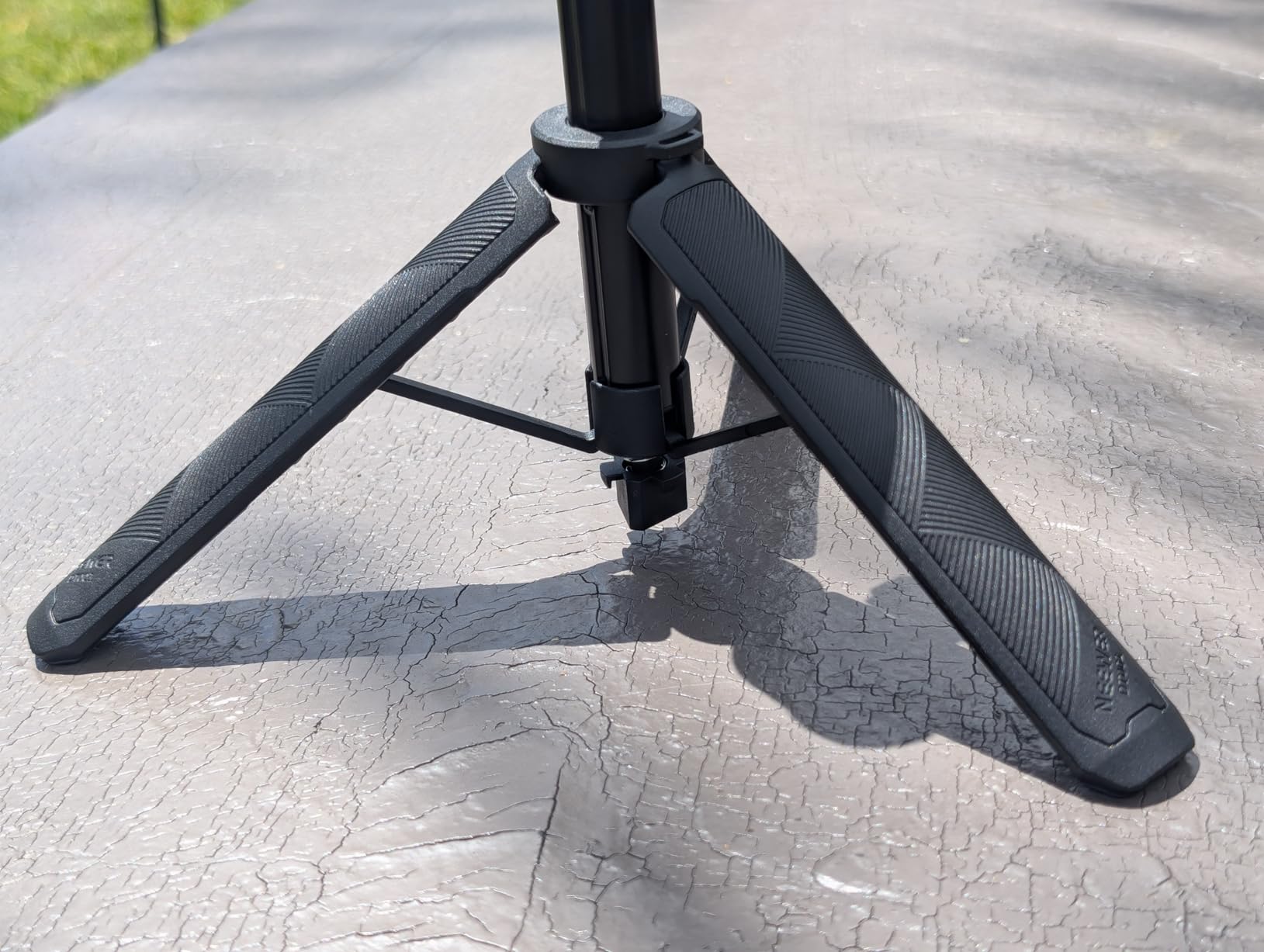 NEEWER Basics Extendable Selfie Stick Tripod, Metal Portable Stand Handle Grip Compatible with Canon G7X Mark III, Sony ZV-1, RX100 VII, A6400 for Vlogging, DT001 customer photo 2
