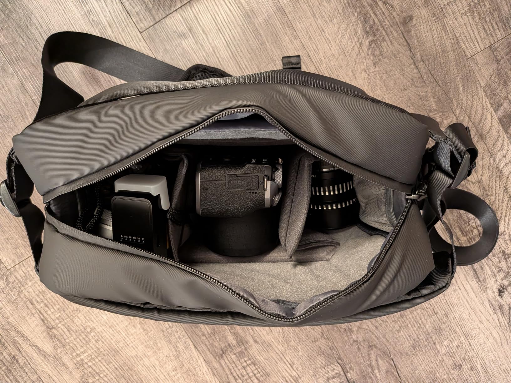 K&F CONCEPT Camera Sling Bag, Lightweight Crossbody Bag with Tripod Holder | Water-Resistant, Quick Access, Street & City, for Canon/Sony/Nikon/DSLR/Mirrorless, BS19 customer photo 1