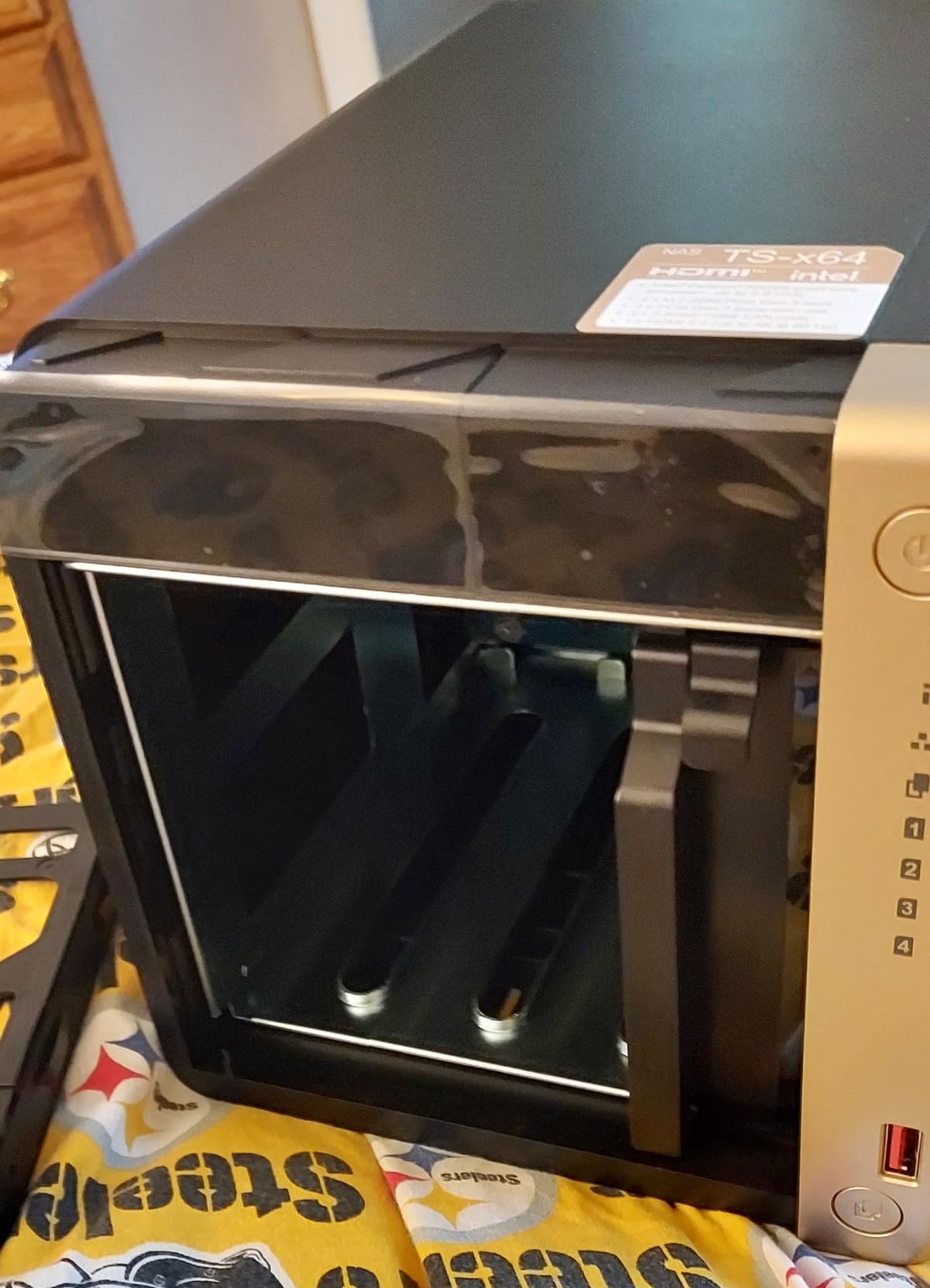 QNAP TS-464-8G-US 4 Bay Desktop NAS, Intel Quad-core Processor, M.2 PCIe Slots, Dual 2.5GbE Network Connectivity (Diskless) customer photo 2