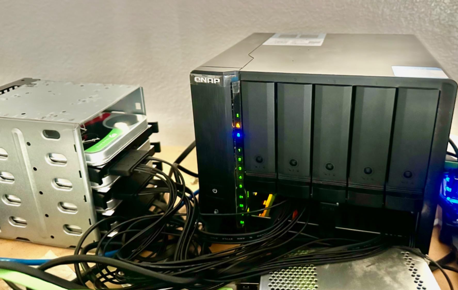 QNAP TS-632X-4G-US 6 Bay 10GbE Desktop NAS, ARM Alpine AL524 Quad-core Processor, 4 GB RAM (Diskless) customer photo 2