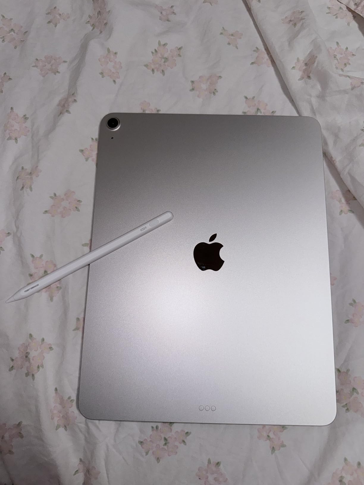 Apple iPad Air 13-inch (M4): Liquid Retina Display, 256GB, 12MP Front/Back Camera, Wi-Fi 7 with Apple N1, Touch ID, All-Day Battery Life - Space Gray customer photo 2