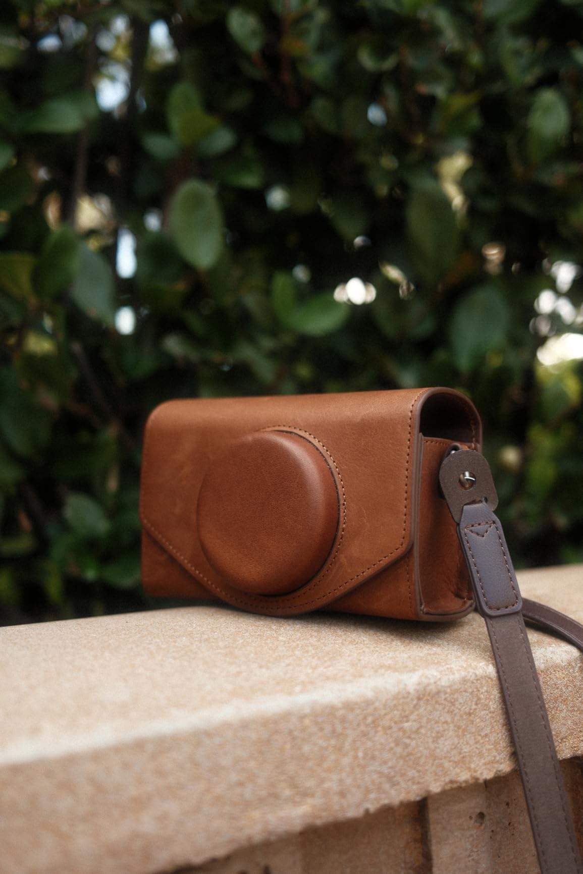 SmallRig Leather Case Bag for FUJIFILM X-E5 / X100VI, for Ricoh GR IV/GR III, Carrying Case with Magnetic Closure, Protective Pouch, Compact Storage Bag, Crossbody Bag, Shoulder Strap, Brown-5986 customer photo 1