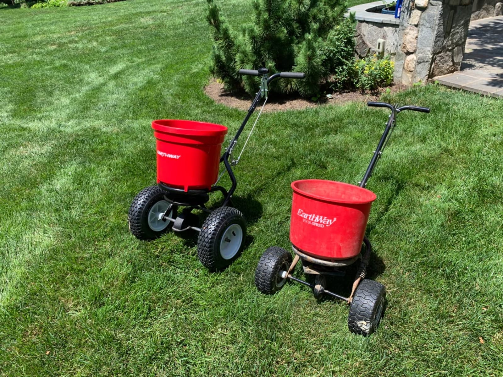 EarthWay 2150 Commercial 50 LB Broadcast Fertilizer Spreader. Heavy-Duty Walk-Behind Push Garden Seeder with Adjustable Drop Rate and Driving Handle. Large 13 inch Pneumatic Stud Tires customer photo 2