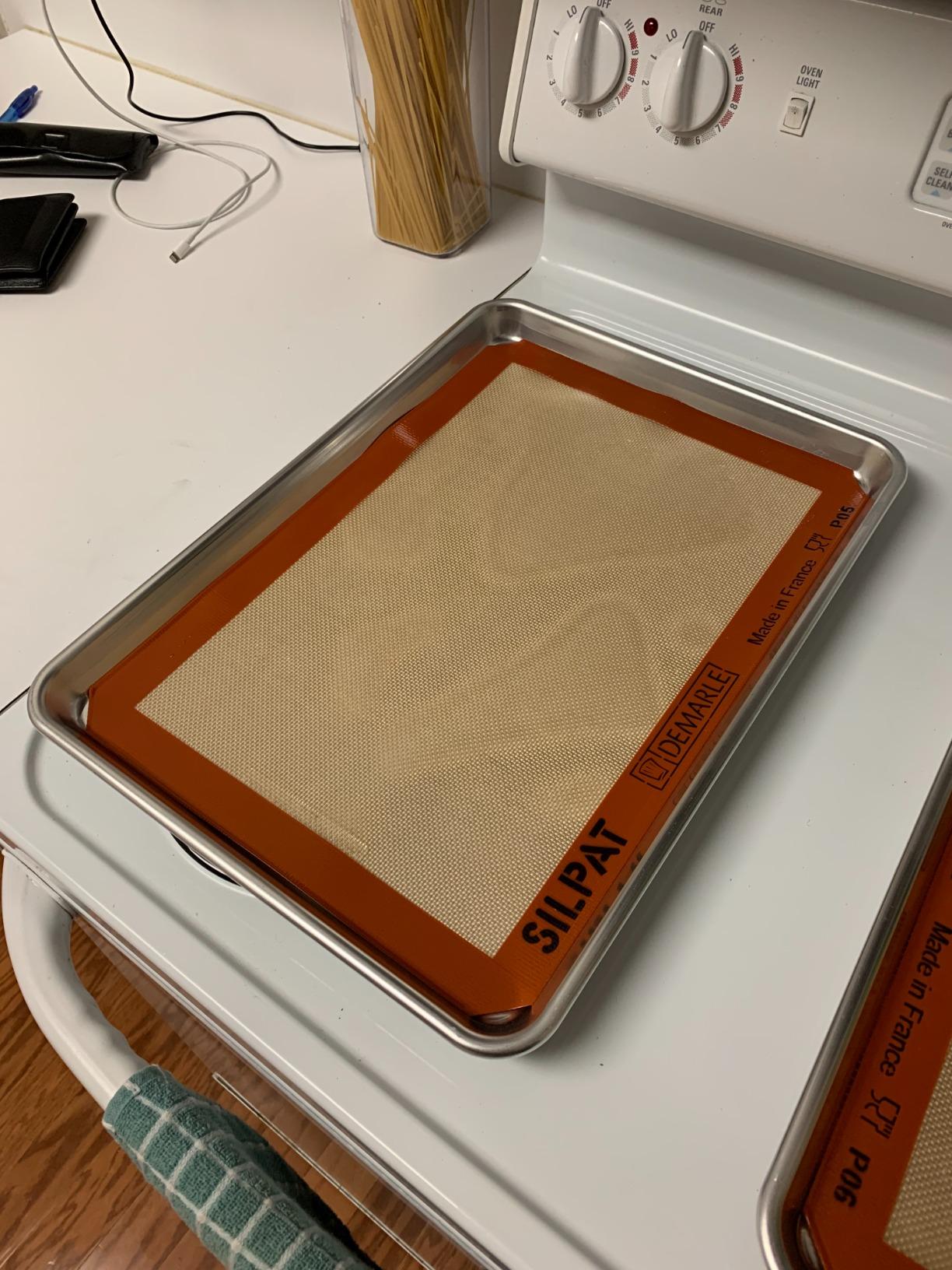 Silpat Premium Non-Stick Silicone Baking Mat, Half Sheet Size, 11-5/8 x 16-1/2, Orange customer photo 2