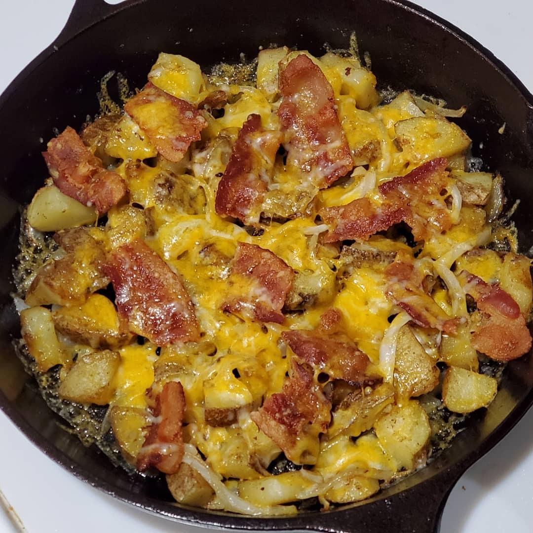 Lodge Pre-Seasoned Cast Iron Skillet, PFAS-Free, 9 Inches customer photo 1