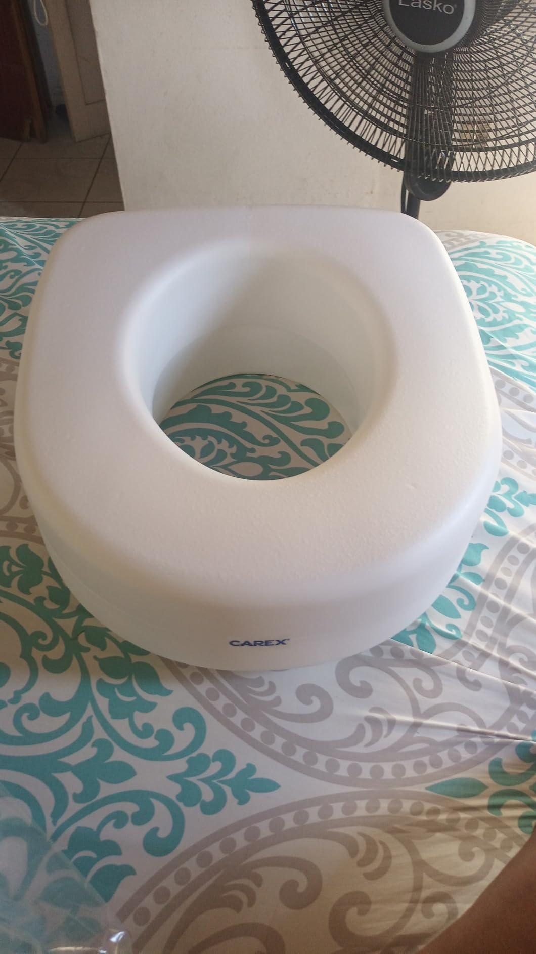 Carex Toilet Seat Riser, Adds 5 Inches of Height, Elevated and Raised Toilet Seat with 300 lbs Capacity, Standard Riser for Elderly and Handicap, Universal, Slip-Resistant, White customer photo 2