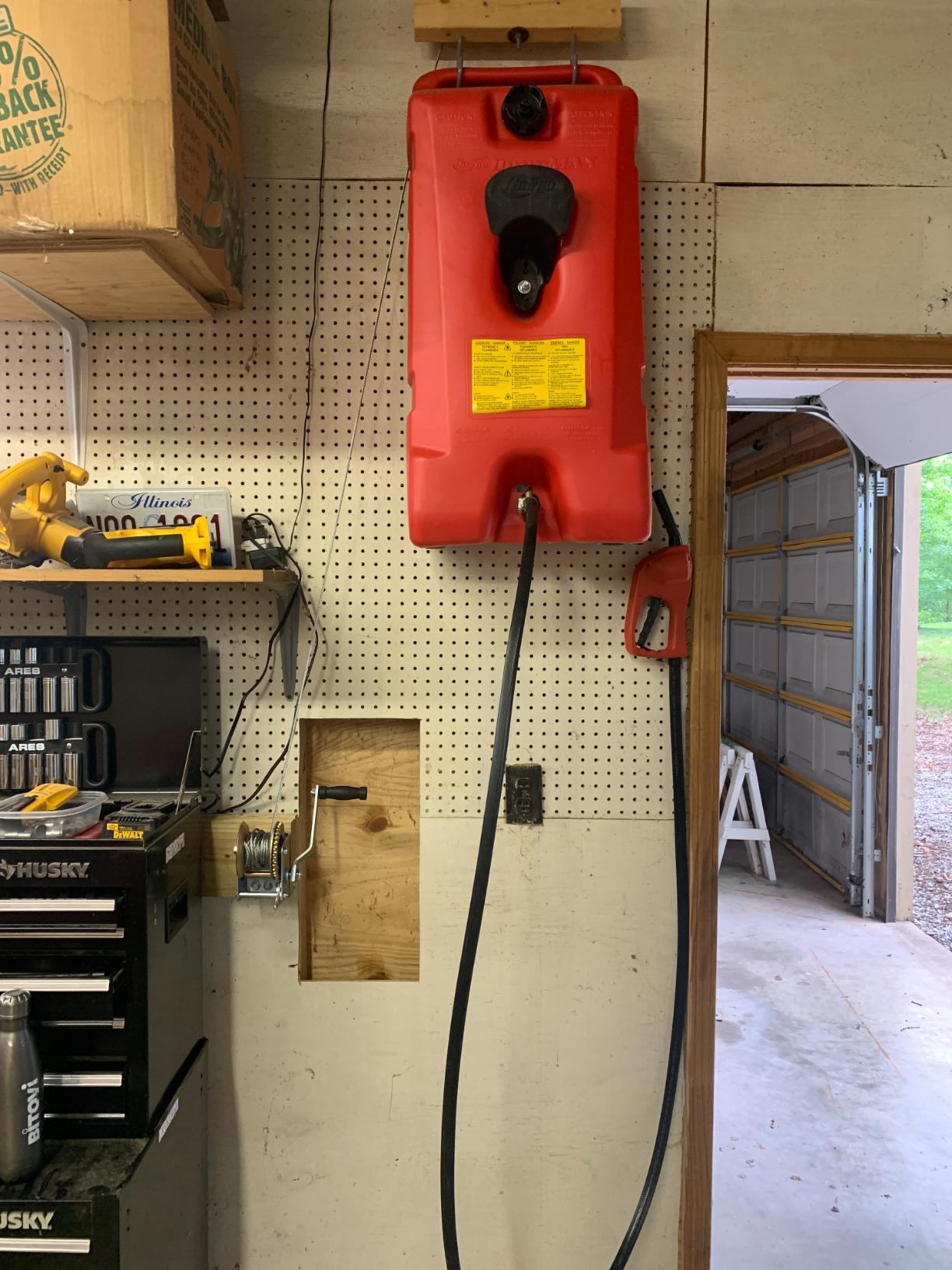 Scepter Duramax Flo ’N Go 14 Gallon Gas Caddy, 53 Liter Fuel Tank, Red customer photo 2