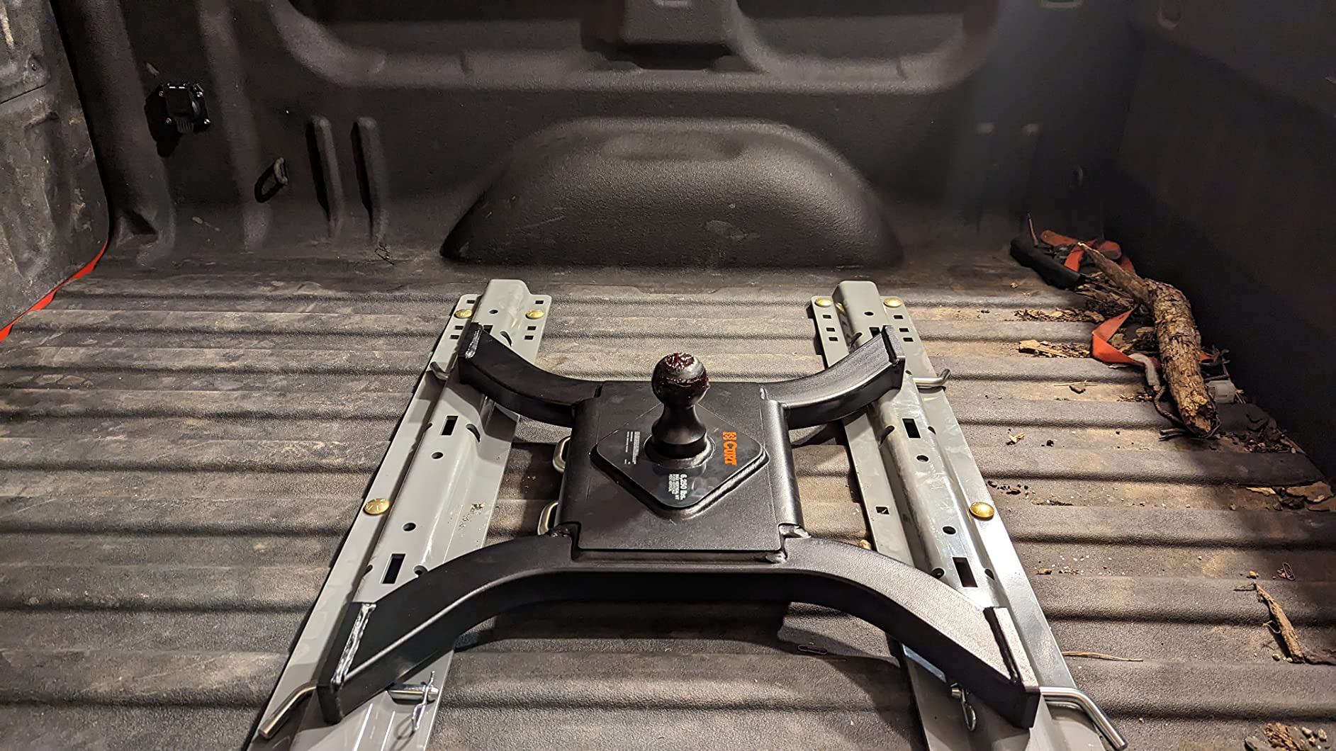 CURT 16085 Spyder 5th Wheel to Gooseneck Adapter Hitch, Fits Industry-Standard Rails, 25,000 lbs, 2-5/16-Inch Ball customer photo 1