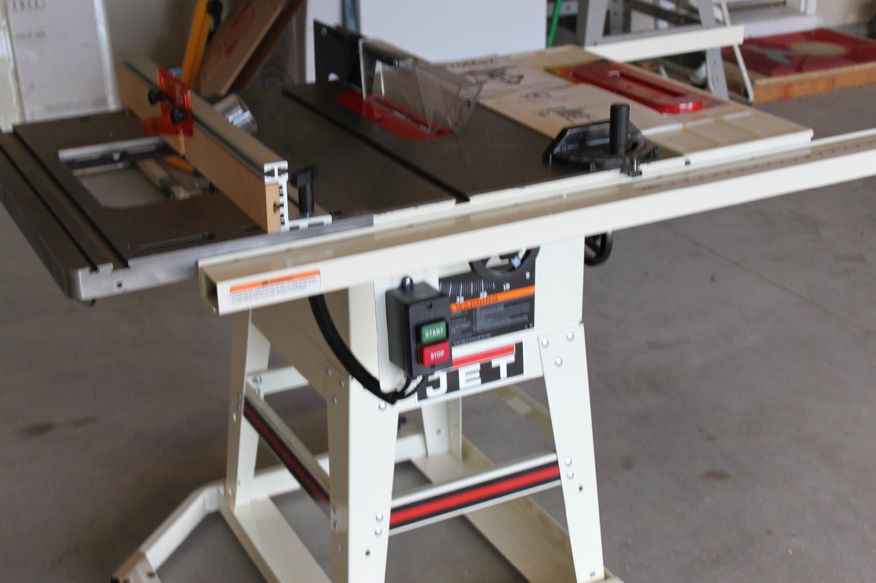 Rockler Router Table w/ 28” ProFence and Plate, Cast Iron Top (40-120) customer photo 1