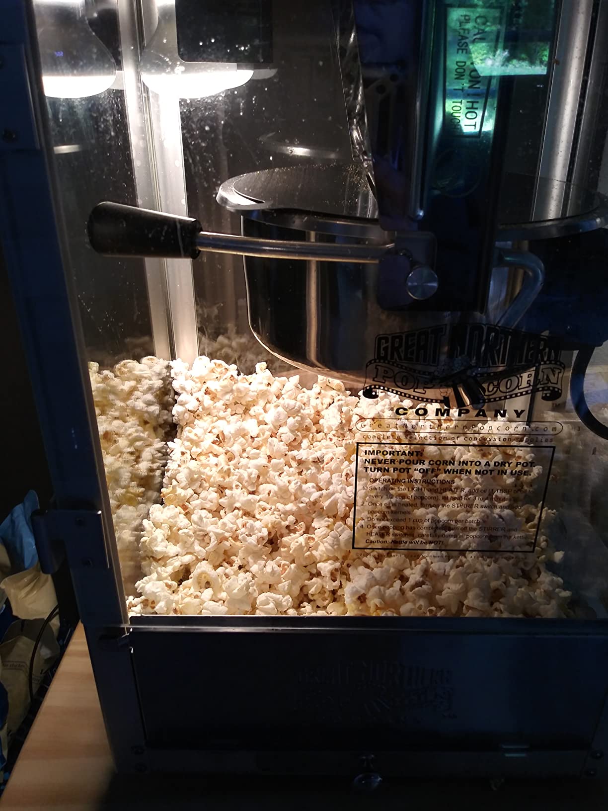 Matinee Popcorn Machine - 8oz Popper with Stainless-Steel Kettle, Reject Kernel Tray, Warming Light, and Accessories by Great Northern Popcorn (Black) customer photo 1