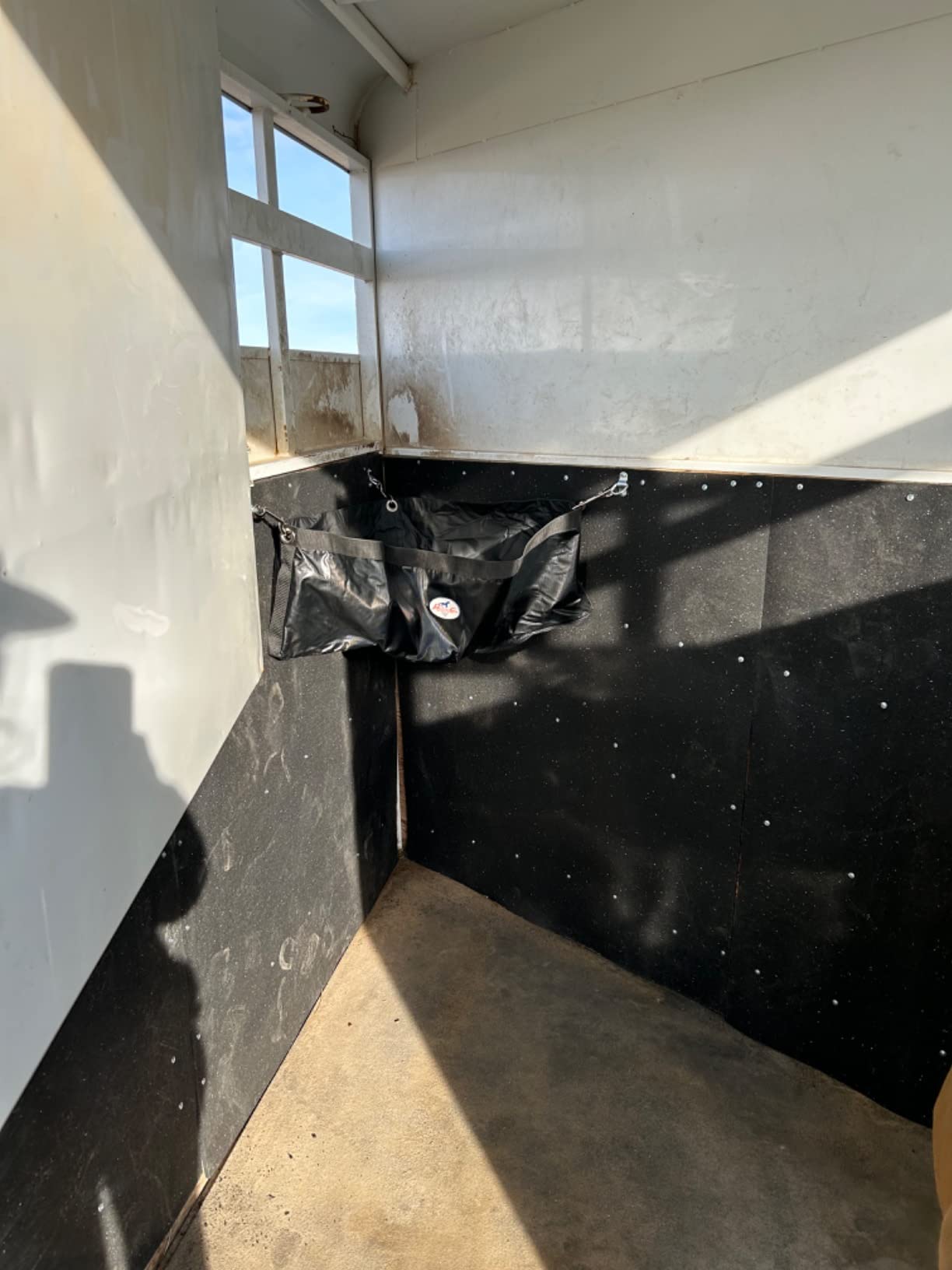 PROFESSIONAL'S CHOICE Trailer Corner Feeder for Horses customer photo 2