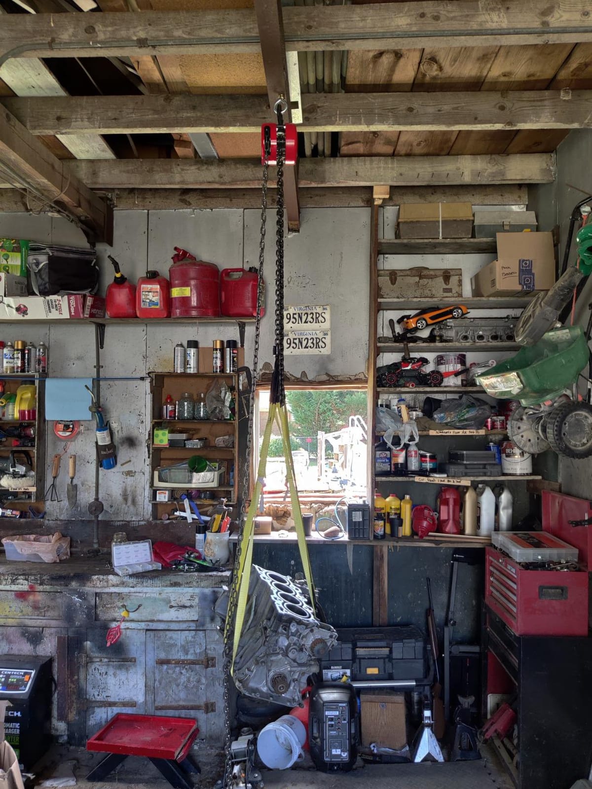 Big RED Hand Chain Hoist: 2 Heavy Duty Hooks, 8ft/2.5m Chain Length for Warehouse Building and Automotive Machinery, 1 Ton (2000 Lbs.) Capacity, Red customer photo 1