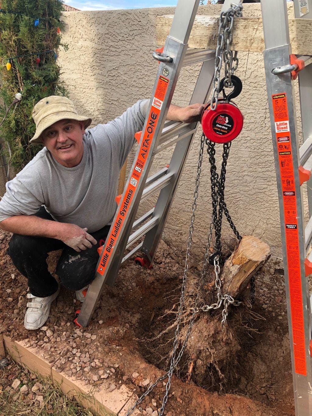 Big RED Hand Chain Hoist: 2 Heavy Duty Hooks, 8ft/2.5m Chain Length for Warehouse Building and Automotive Machinery, 1 Ton (2000 Lbs.) Capacity, Red customer photo 2