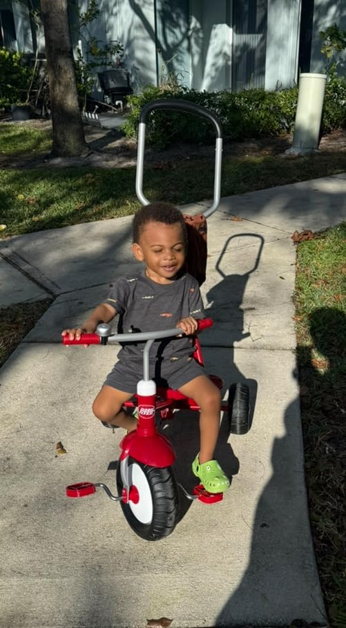 Radio Flyer Deluxe Steer & Stroll Trike, for Kids 2-5, Red, Adjustable Seat customer photo 1