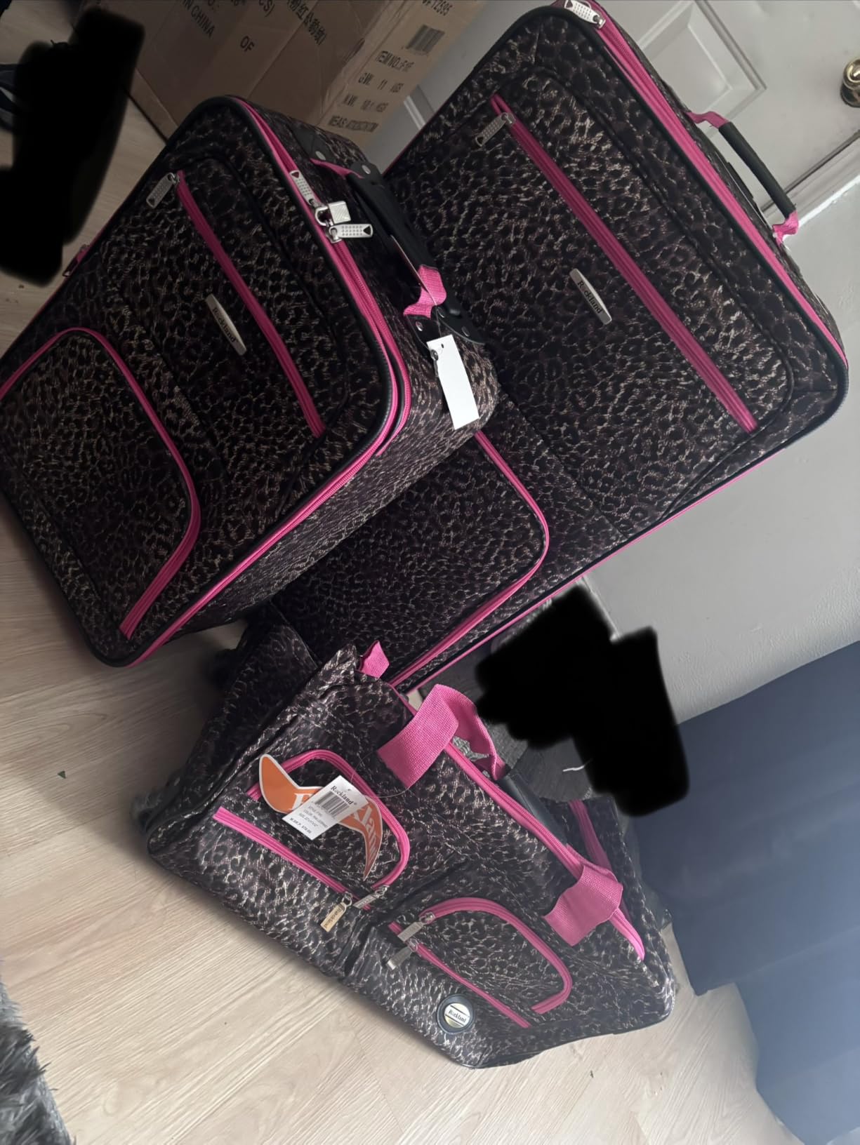 Rockland Vara Softside 3-Piece Upright Luggage Set,Expandable, Black, (20/22/28) customer photo 2