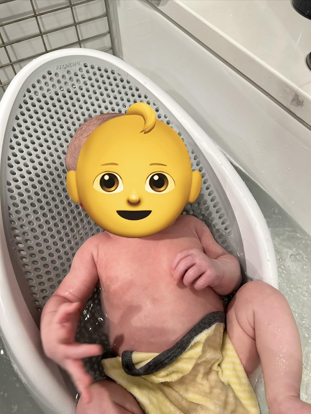 Angelcare Baby Bath Support, Pink, Birth to 6 Months, Made in Canada customer photo 1