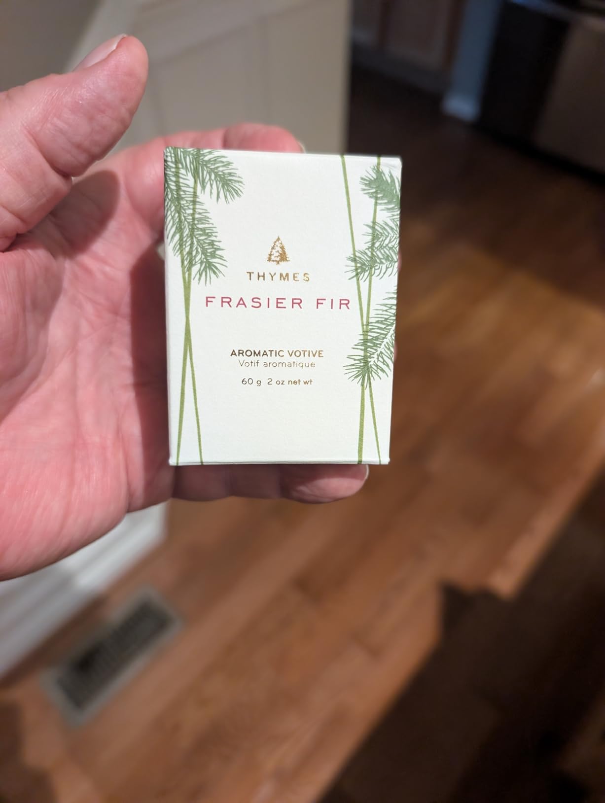 Thymes Frasier Fir Pine Needle Candle – Holiday Candles for Home Scented with Notes of Crisp Siberian Fir, Cedarwood & Sandalwood – Christmas Decor (6.5 oz) customer photo 2