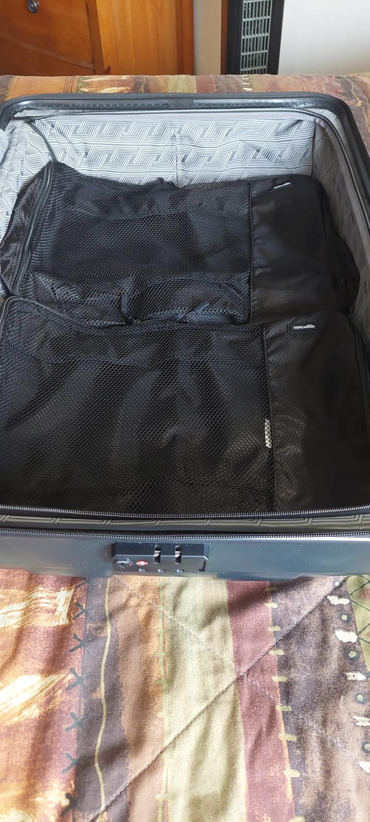 Amazon Essentials 4-Piece Packing Cubes Travel Accessories Set, Space-Saving Luggage Organizer with Double Zipper, Mesh Top Panel, Medium, Gray (Previously Amazon Basics) customer photo 1