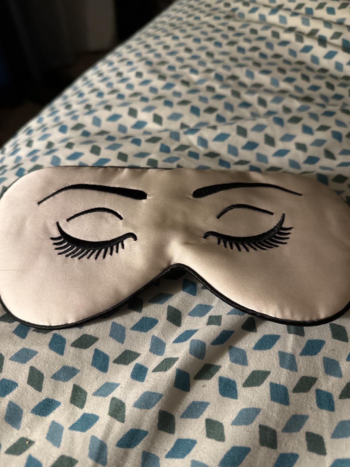 Jersey Slumber 100% Silk Sleep Mask for Women Men Side Sleeper - Light Blocking Eye Mask for Sleeping, Zero Pressure Soft Blindfold, Adjustable Strap, Silk Eye Cover for Travel Nap - Black customer photo 2