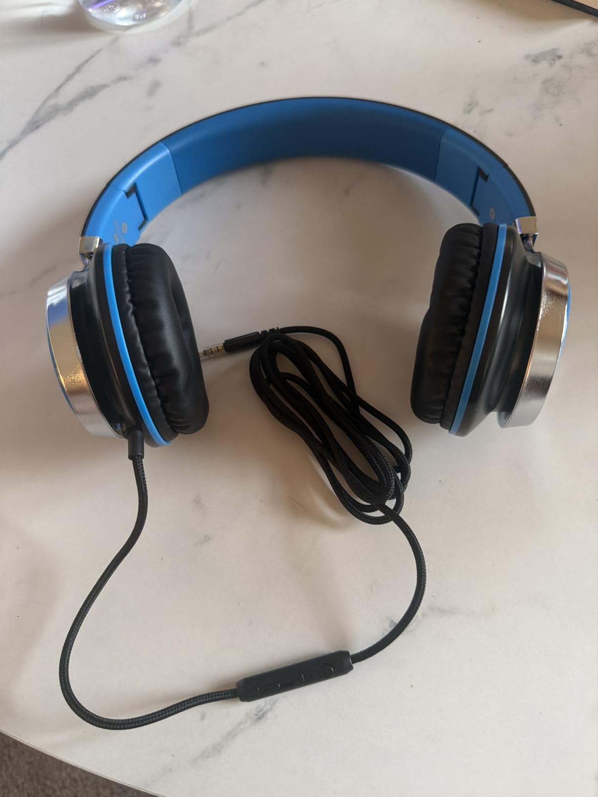 AILIHEN C8 Kids Wired Headphones with Mic for School, 3.5mm Jack, BlackBlue customer photo 1
