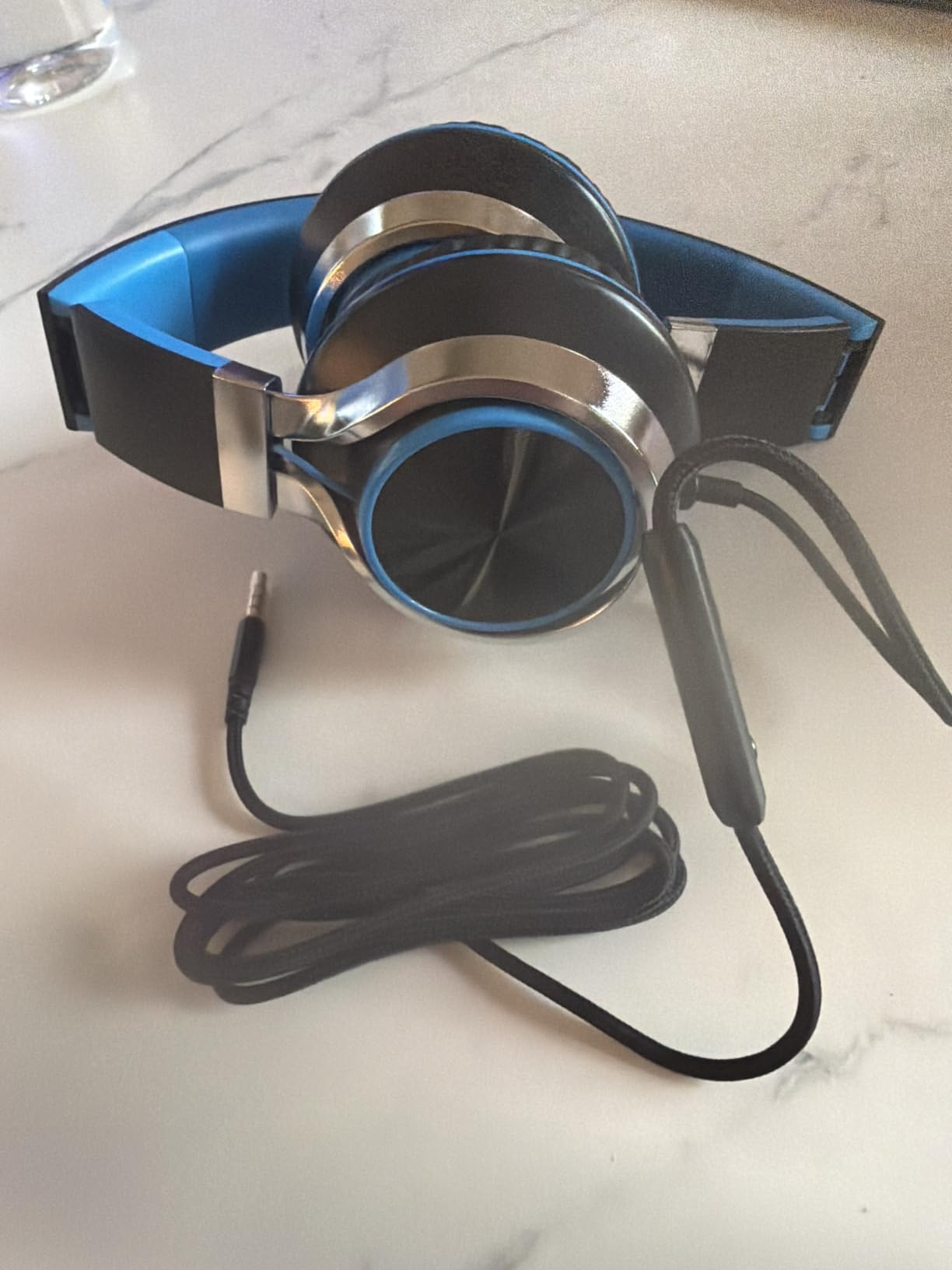 AILIHEN C8 Kids Wired Headphones with Mic for School, 3.5mm Jack, BlackBlue customer photo 2