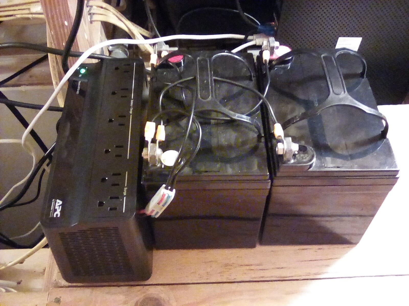 APC UPS 425VA/225W UPS Battery Backup for Router, Small Electronics, BE425M customer photo 1