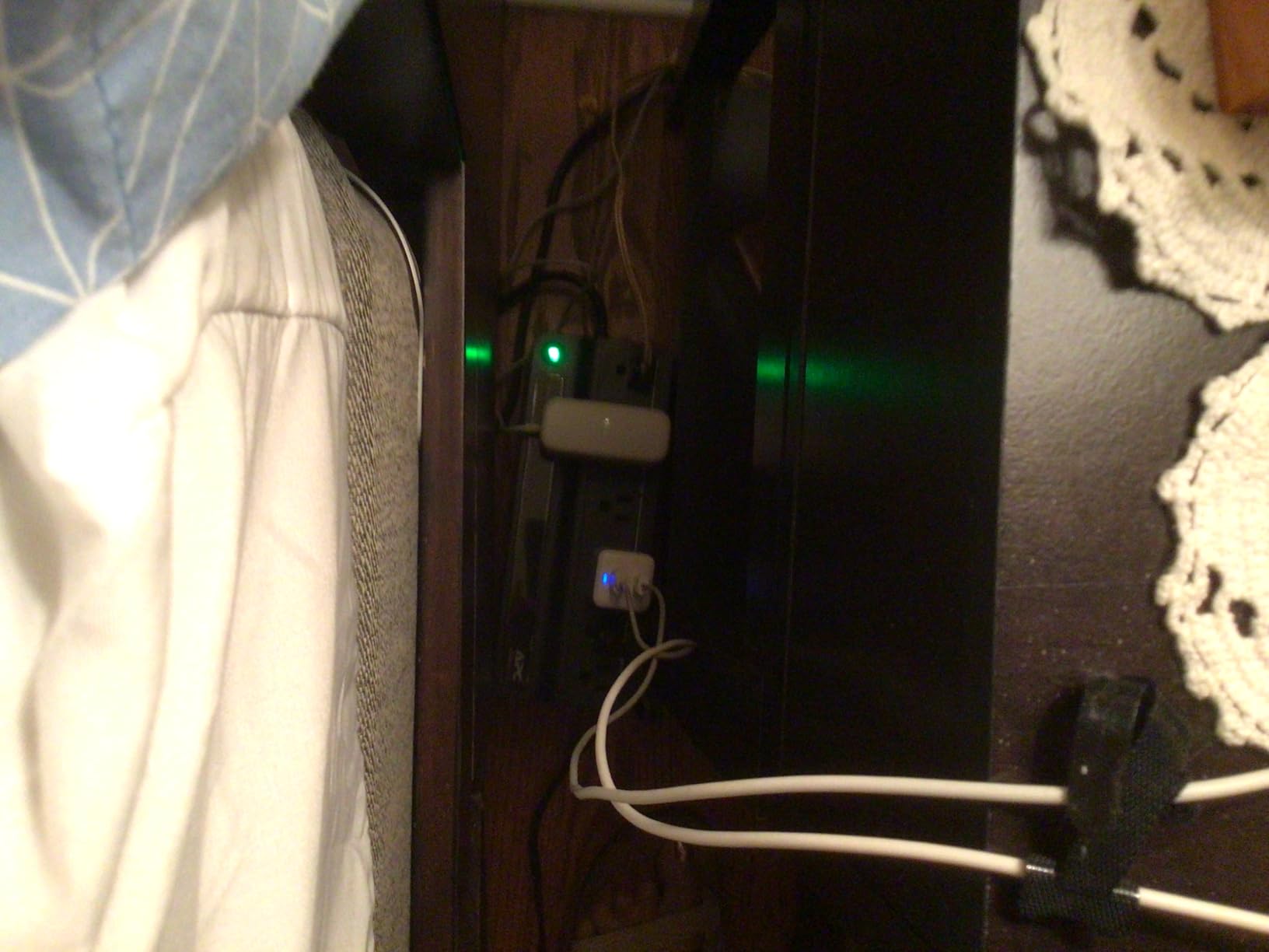APC UPS 425VA/225W UPS Battery Backup for Router, Small Electronics, BE425M customer photo 2