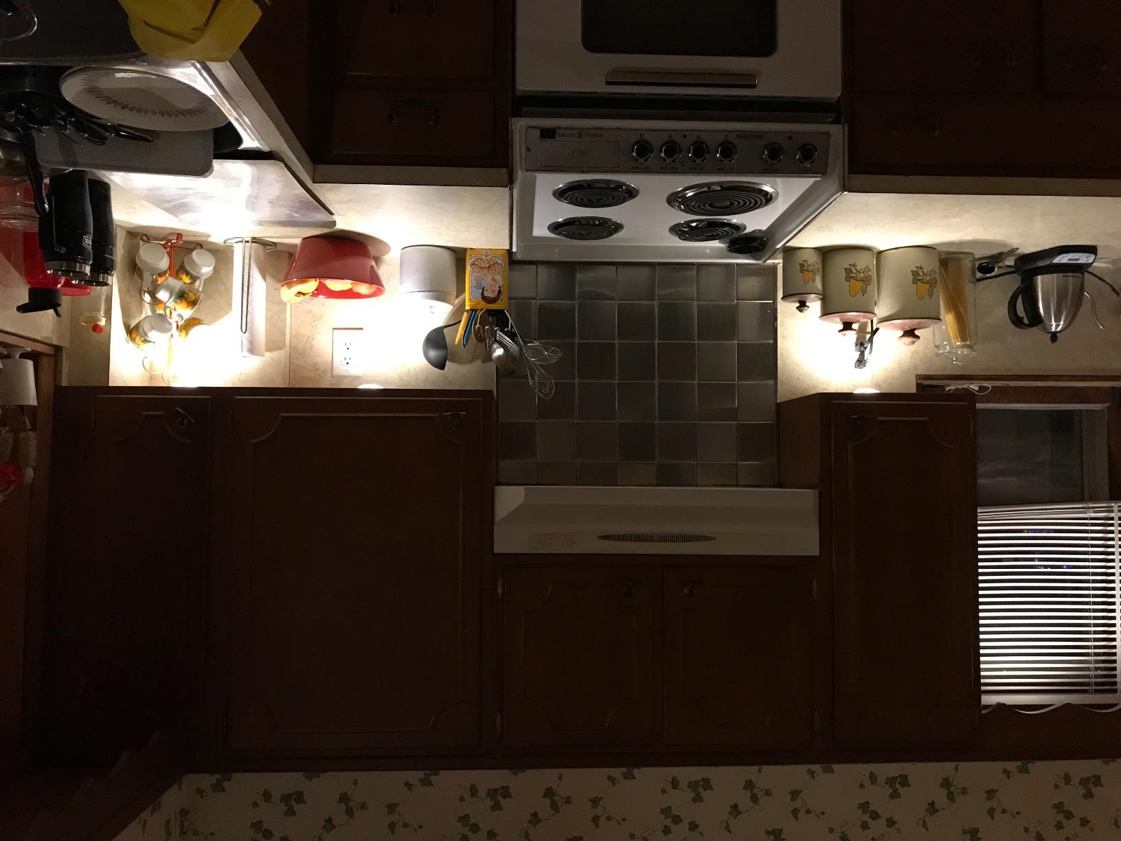 Brilliant Evolution Stick On Push Lights - 6 Pack Remote Controlled LED Lights Under Cabinets - DIY Stick On Lights for Closet, Counter, Kitchen - Battery Operated Puck Lighting with Remote customer photo 1