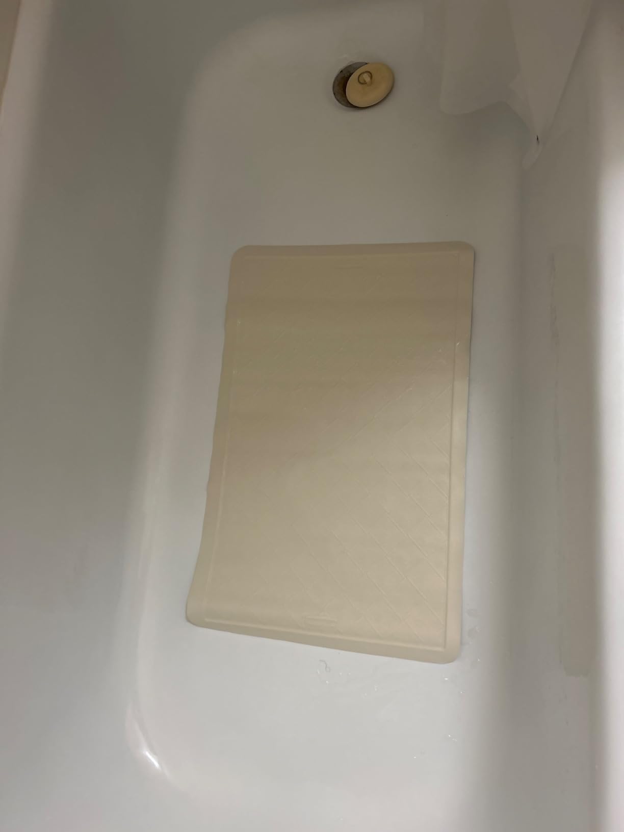 Rubbermaid Commercial Products Safti-Grip Bath Mat, Large, White, Suction-Backed, for Commercial/Residential Use for Home/Hotel/Shower/Bathtub customer photo 1